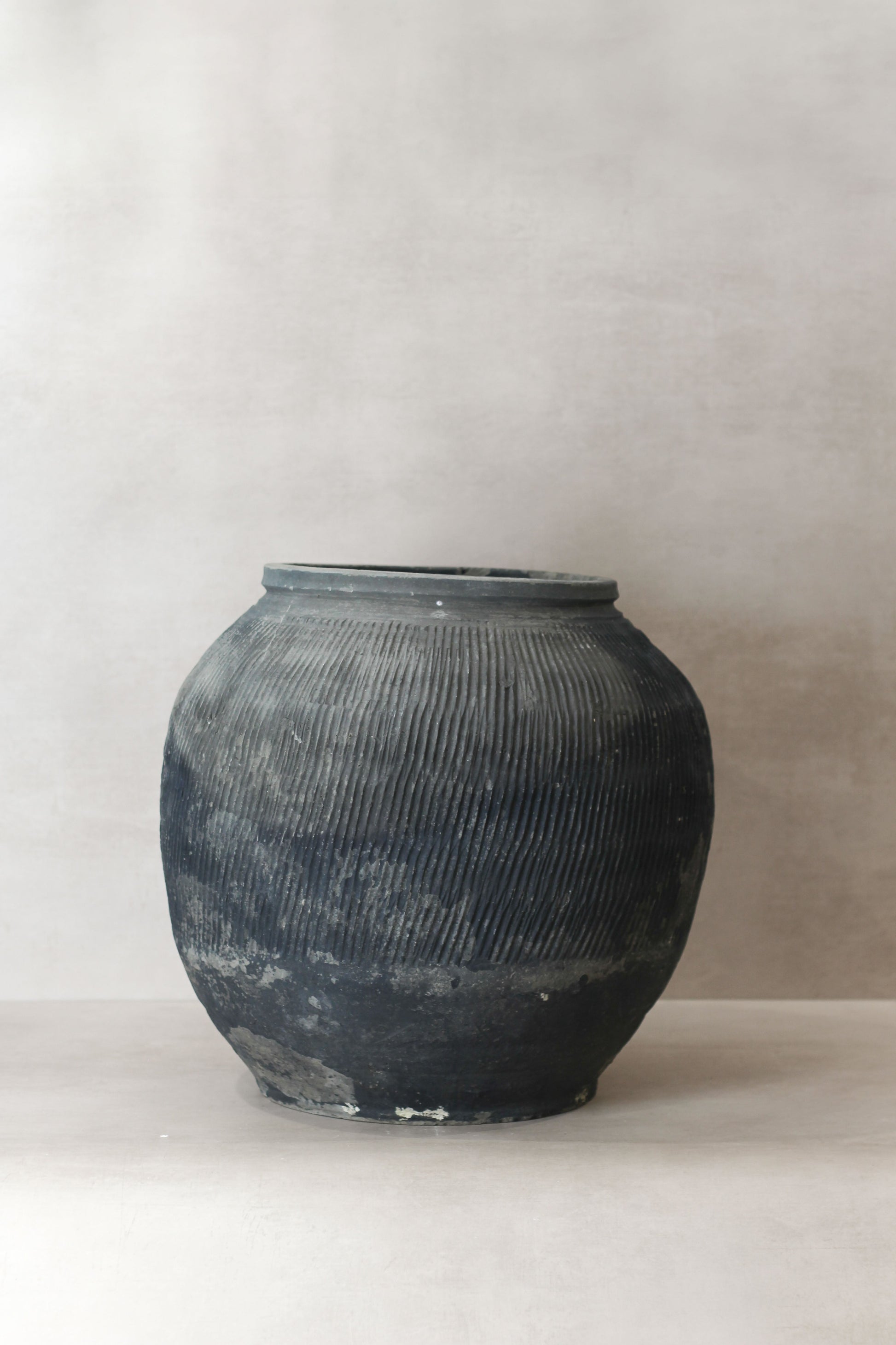 Vintage Textured Grey Pot - VT08