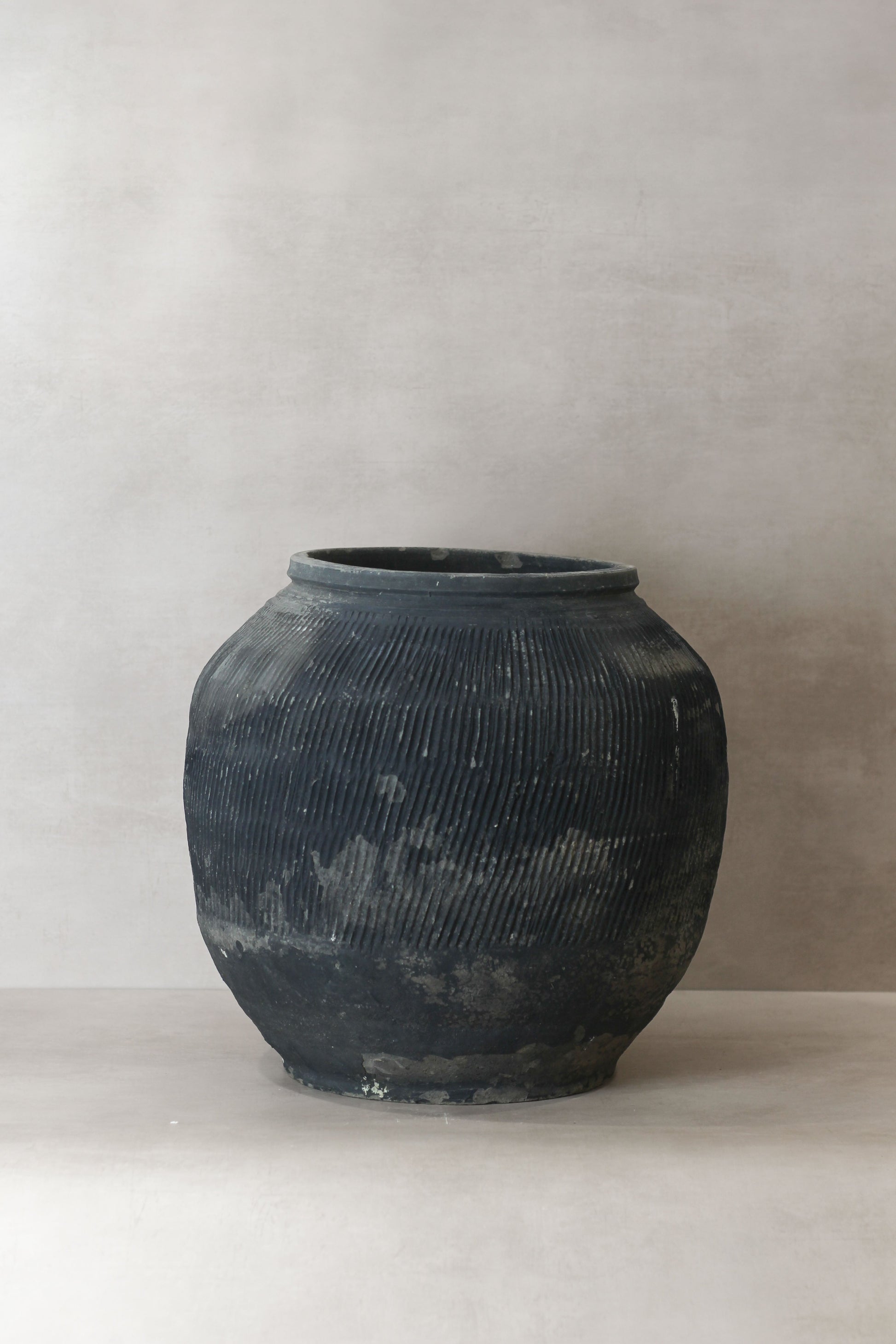 Vintage Textured Grey Pot - VT08