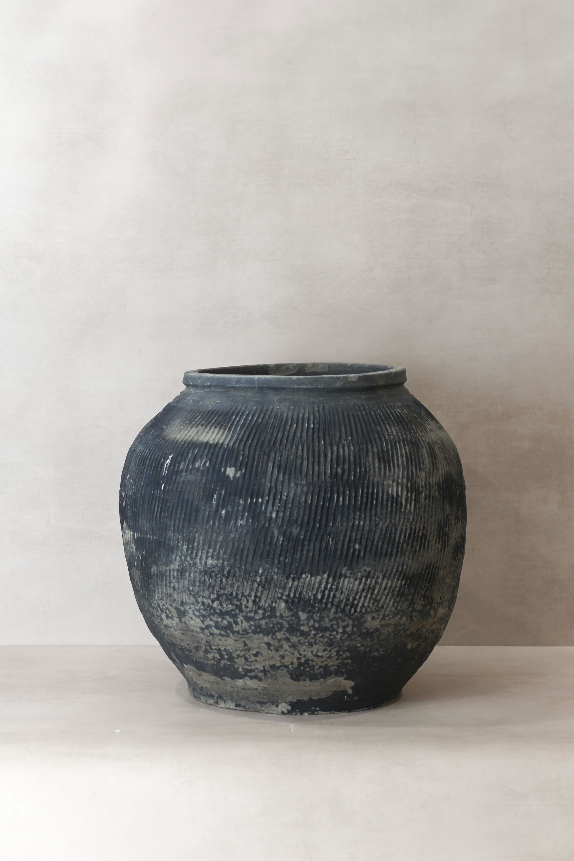Vintage Textured Grey Pot - VT08