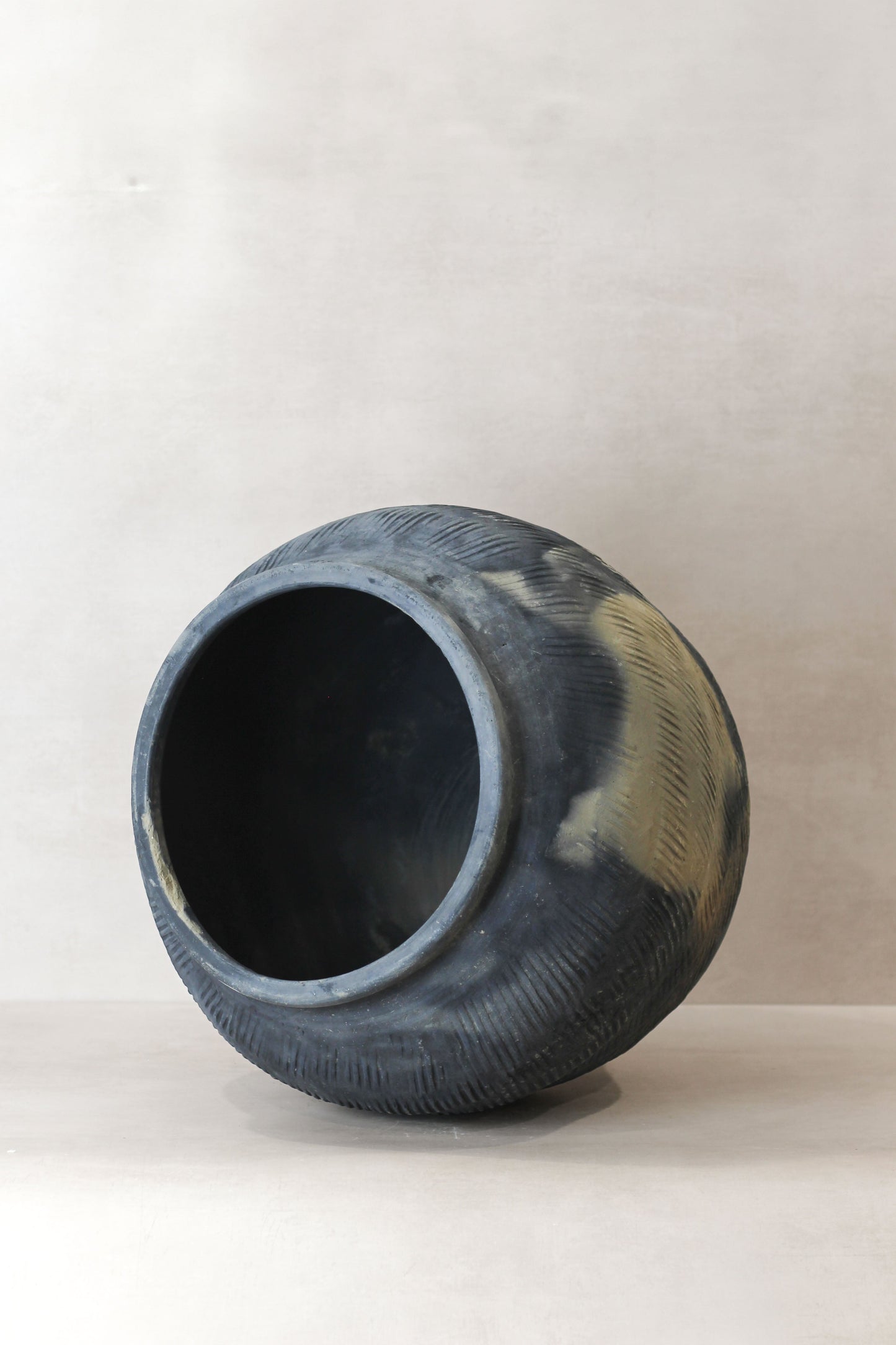 Vintage Textured Grey Pot - VT06