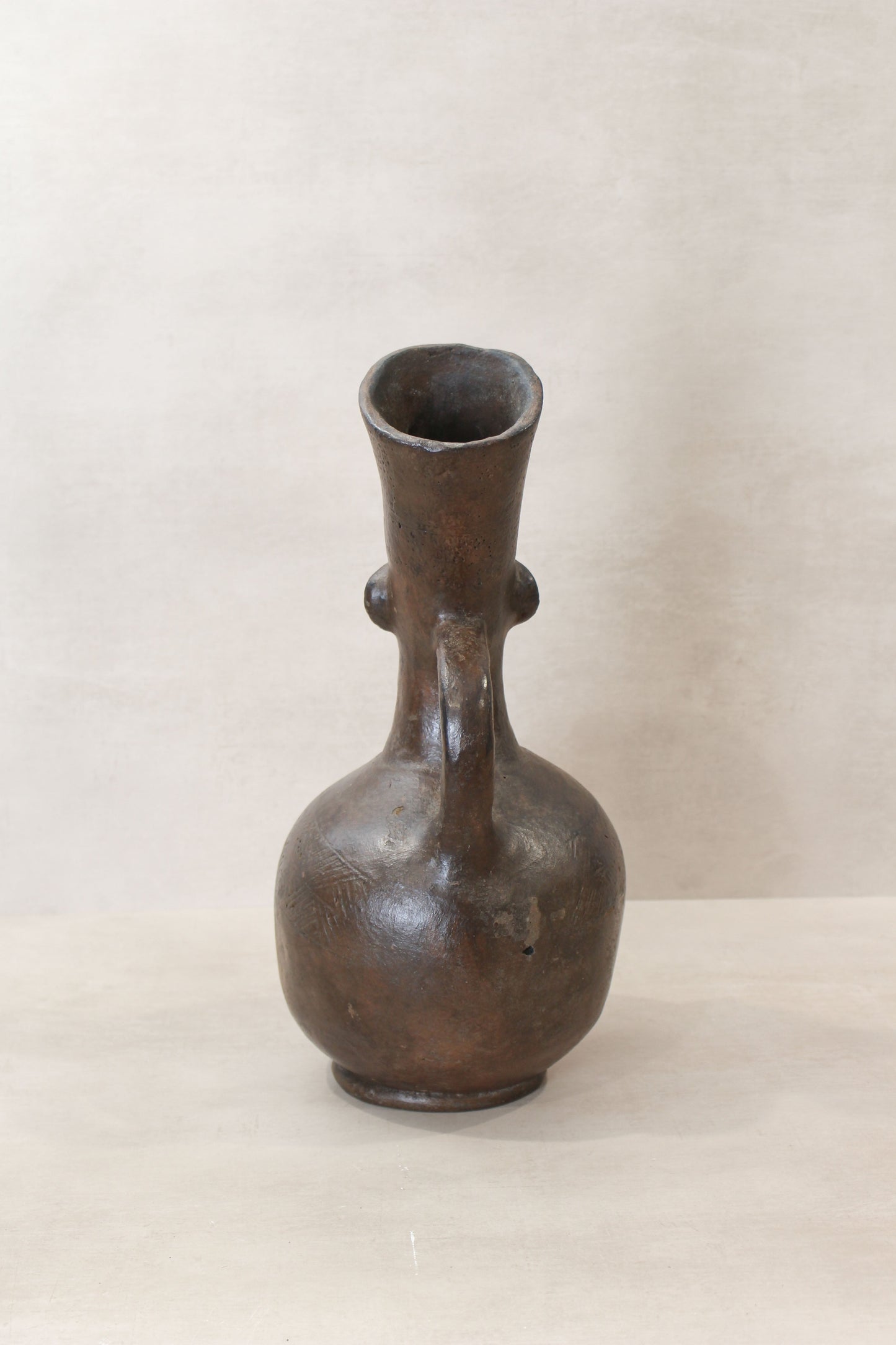 Mangbetu figural clay pot 02