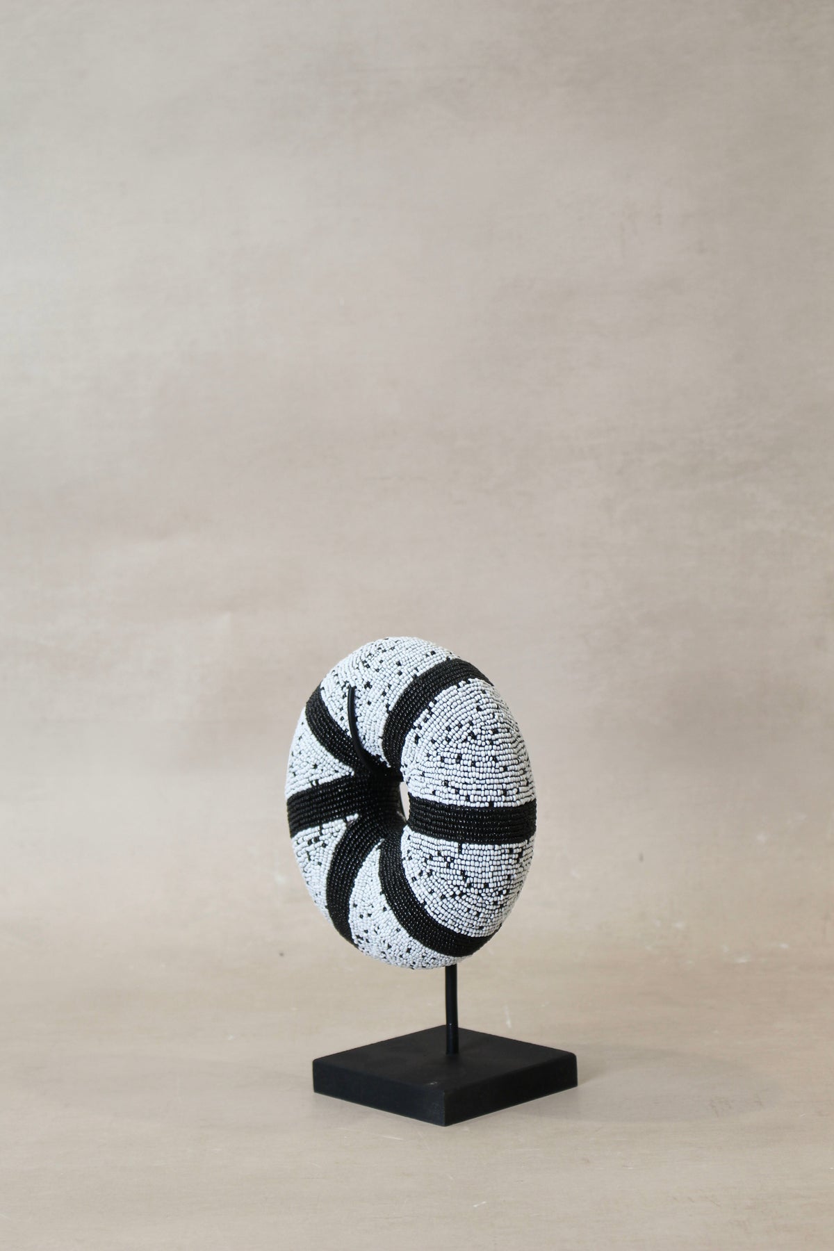 Cameroon beaded bracelet - Black and White