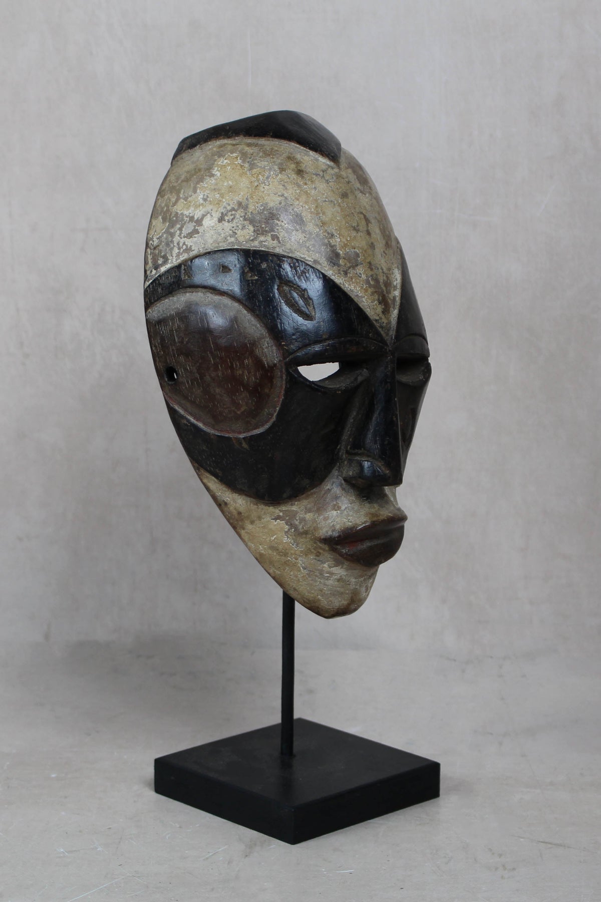 Hand carved Igbo African mask small - 206.2