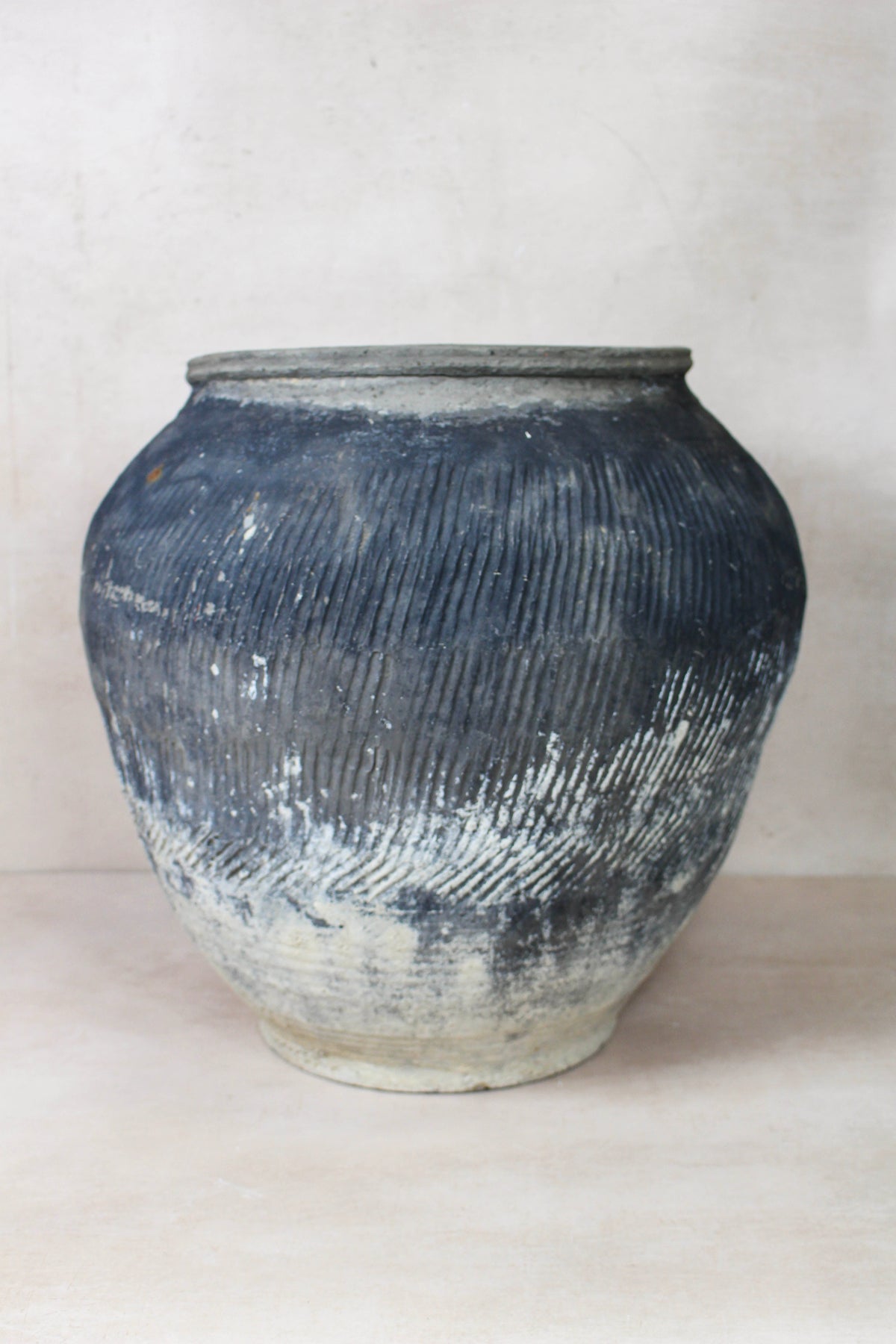 Vintage Textured Grey Pot - VT10