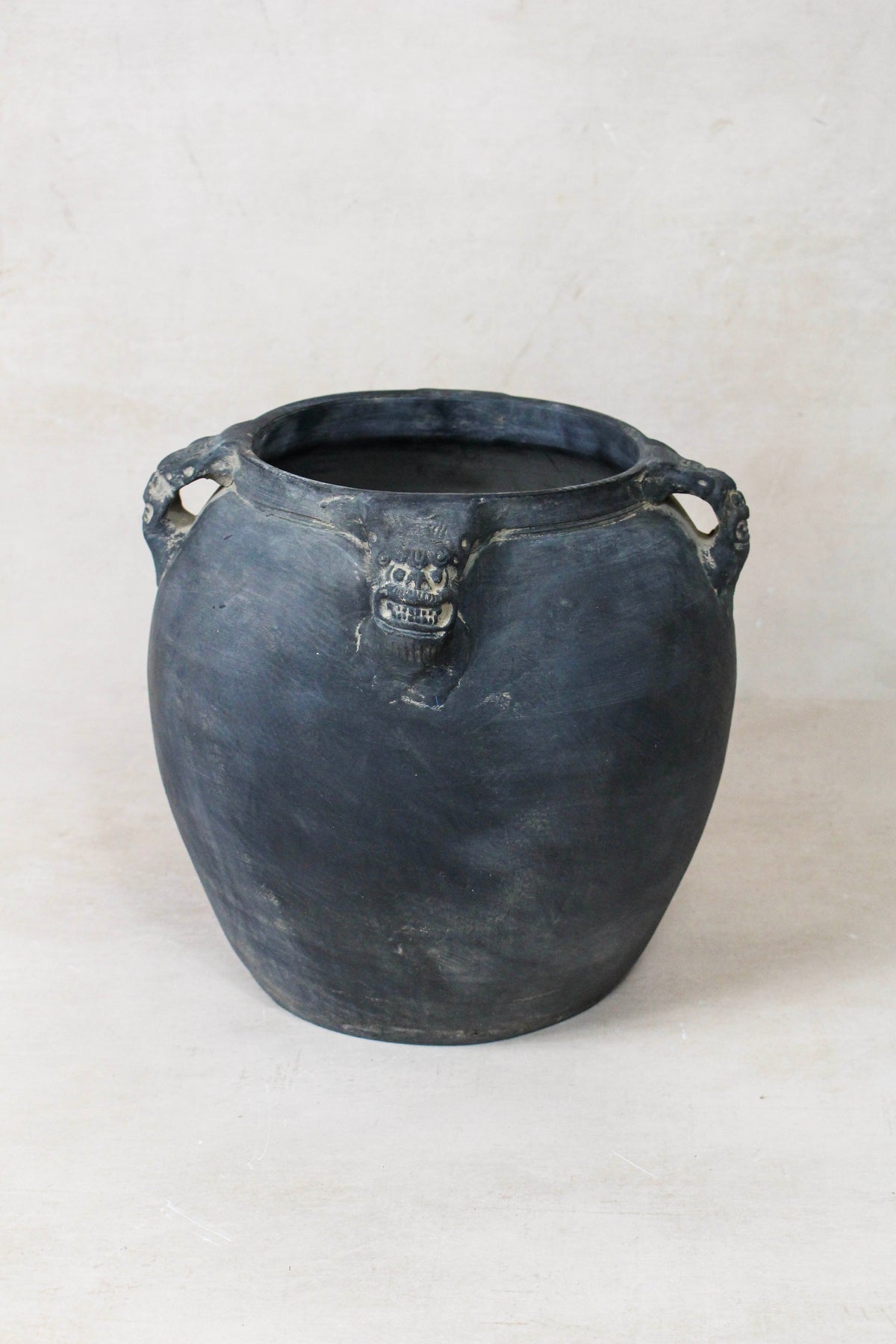 Vintage Lion Ears Dark Pot - DE.20