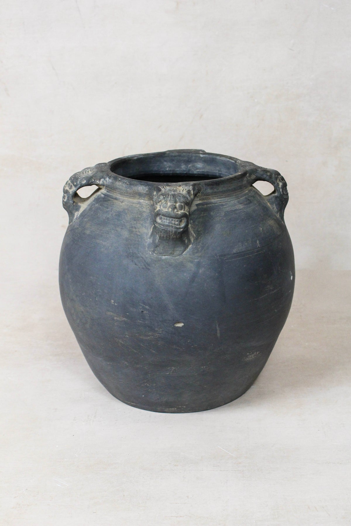 Vintage Lion Ears Dark Pot - DE.21