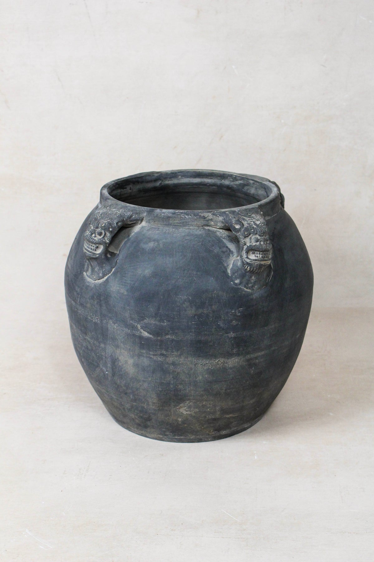 Vintage Lion Ears Dark Pot - DE.22