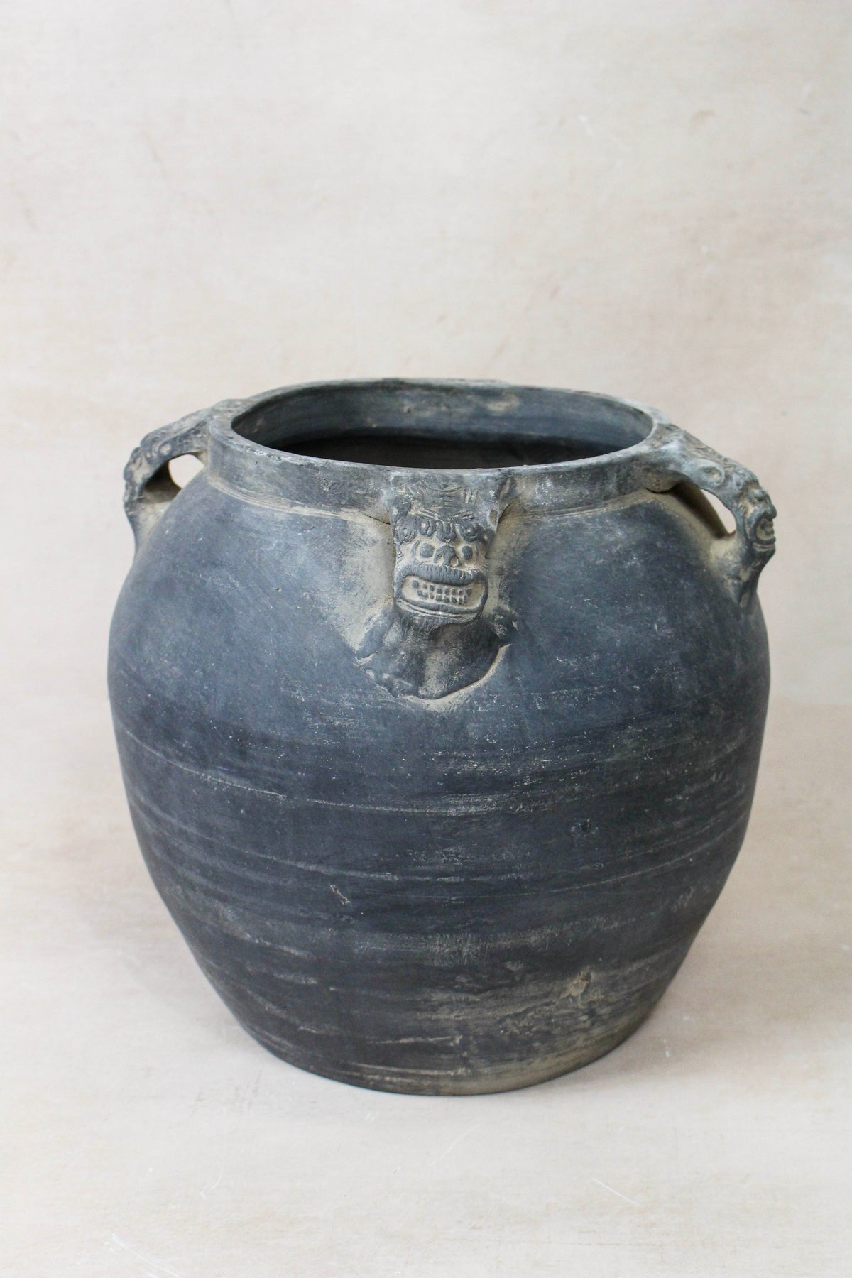 Vintage Lion Ears Dark Pot - DE.25