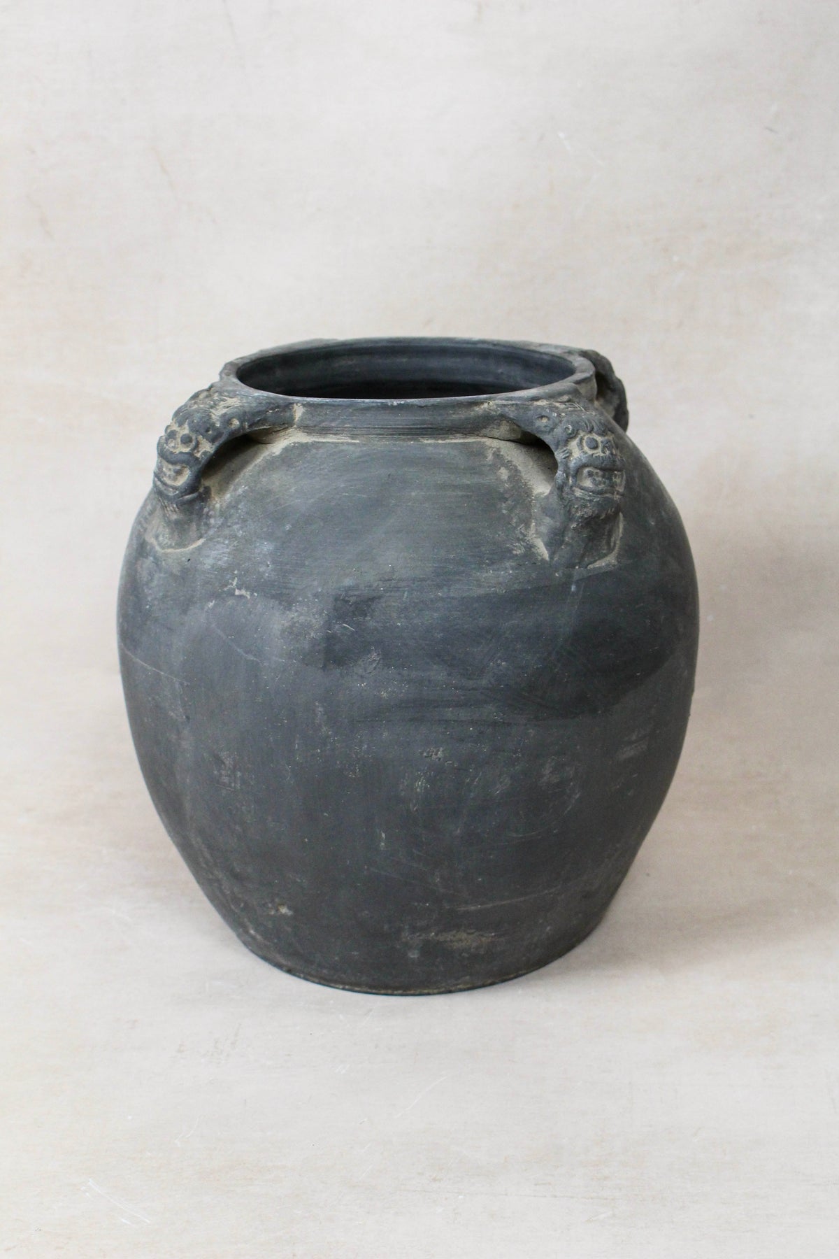 Vintage Lion Ears Dark Pot - DE.27