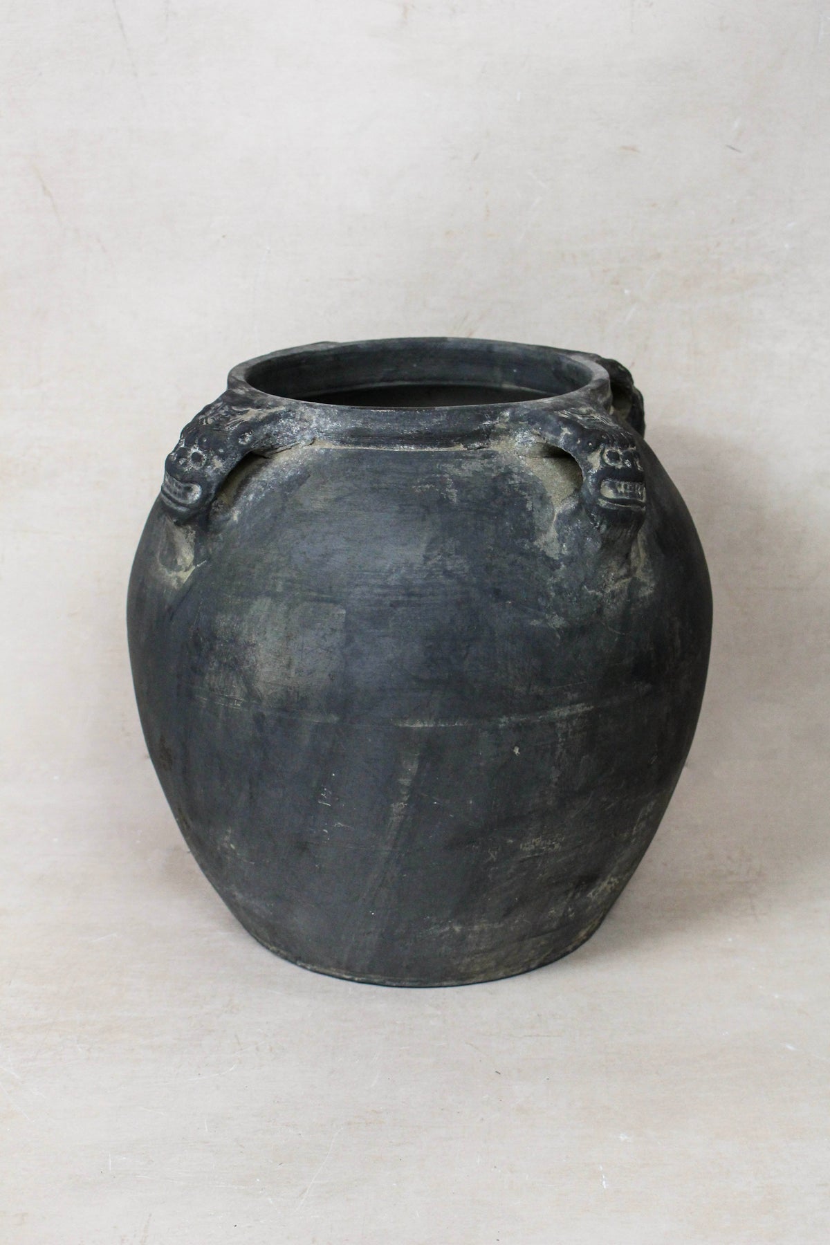 Vintage Lion Ears Dark Pot - DE.28