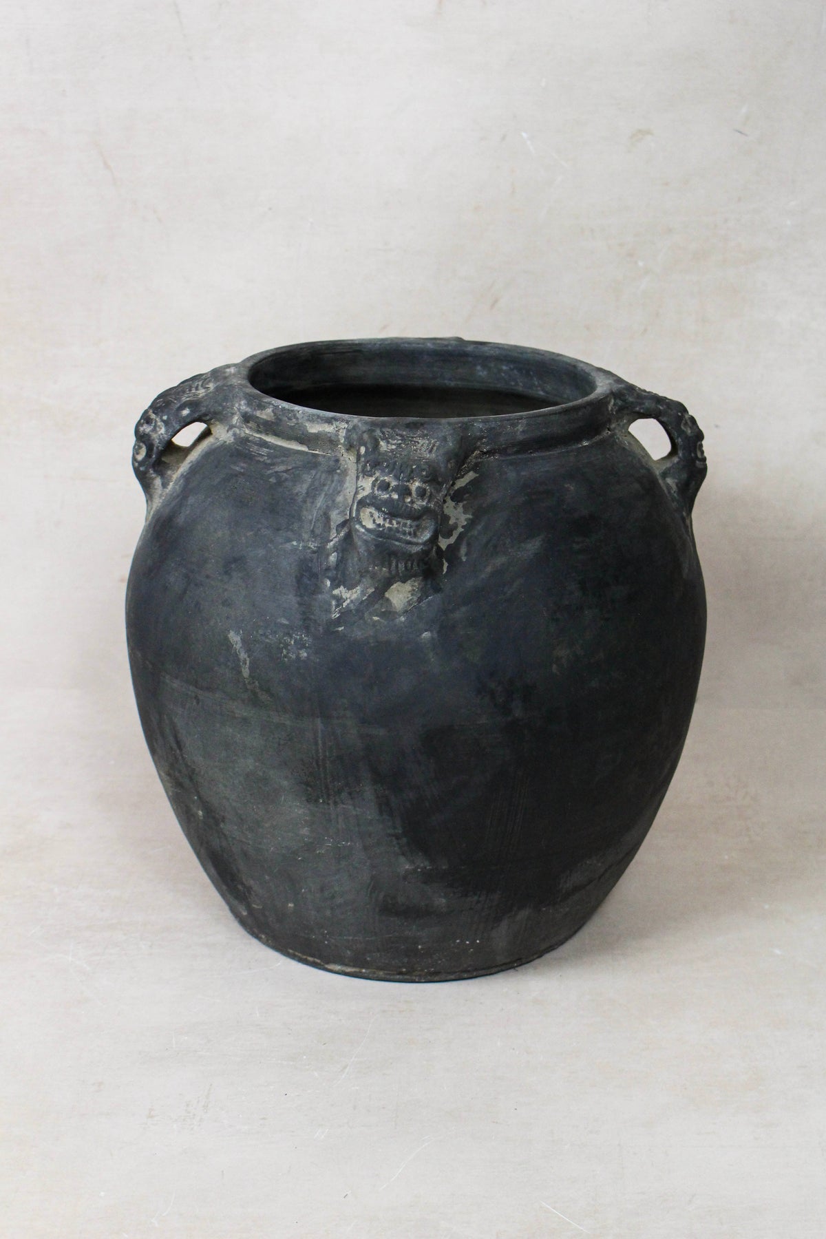 Vintage Lion Ears Dark Pot - DE.28