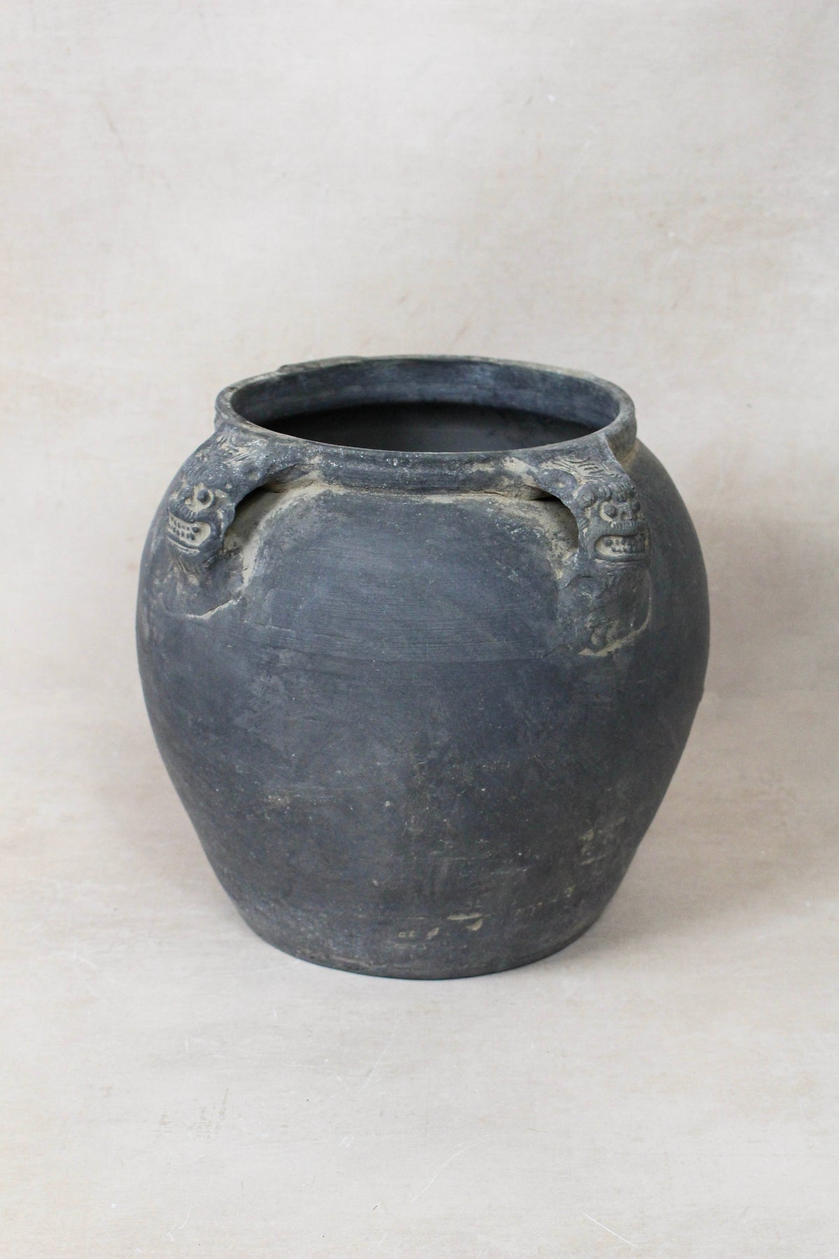 Vintage Lion Ears Dark Pot - DE.30