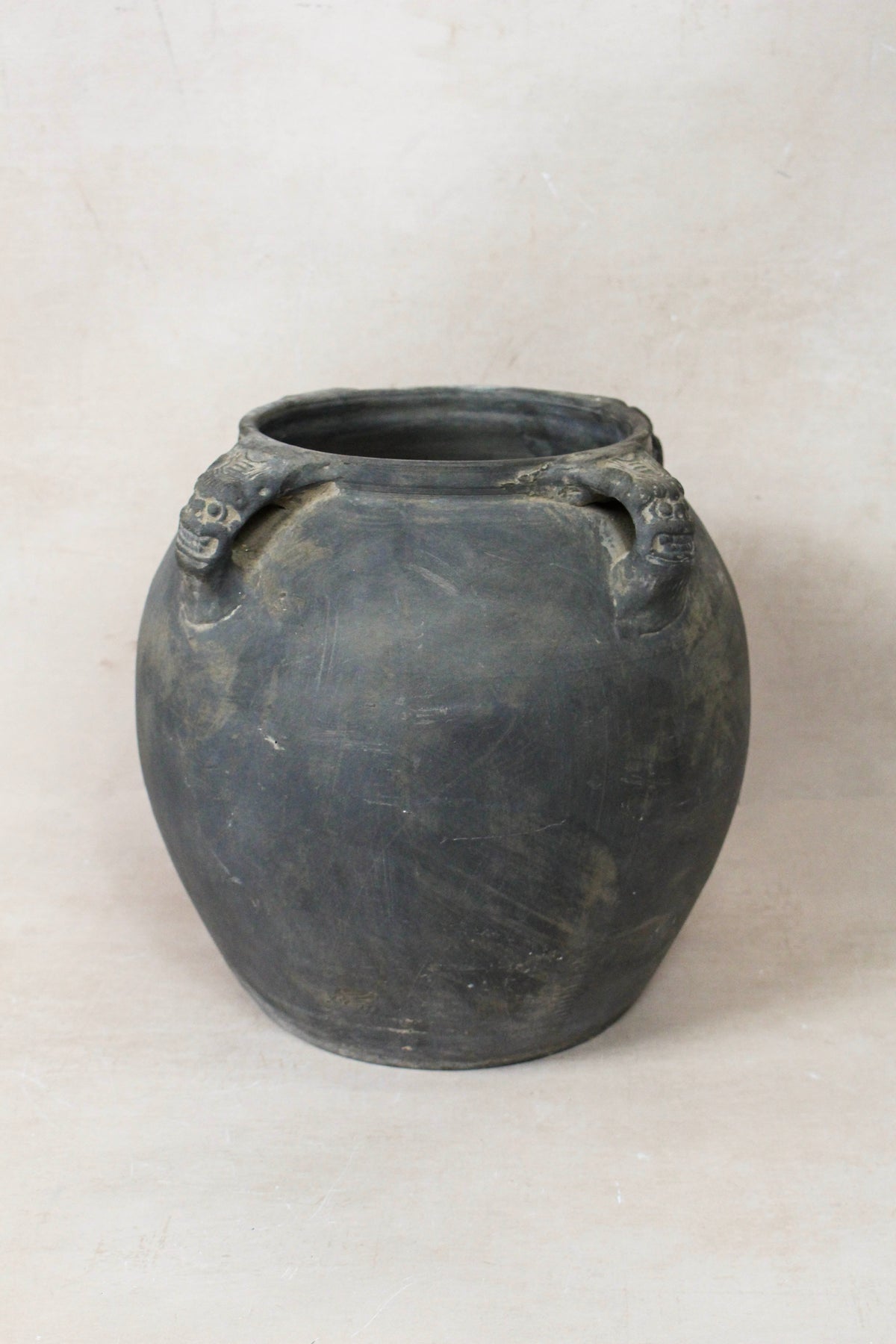 Vintage Lion Ears Dark Pot - DE.32