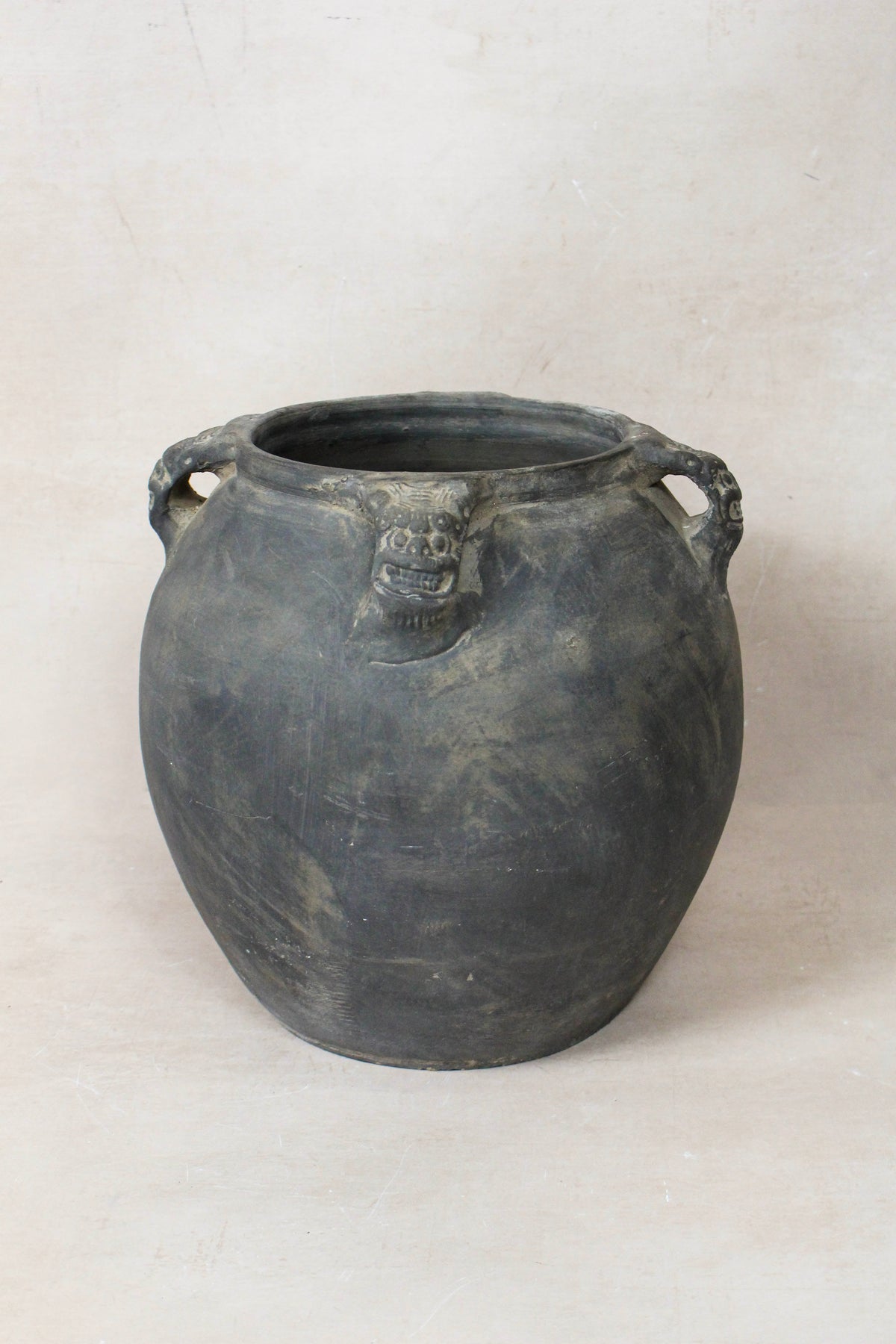 Vintage Lion Ears Dark Pot - DE.32