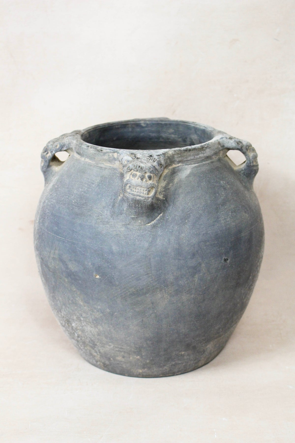 Vintage Lion Ears Dark Pot - DE.34
