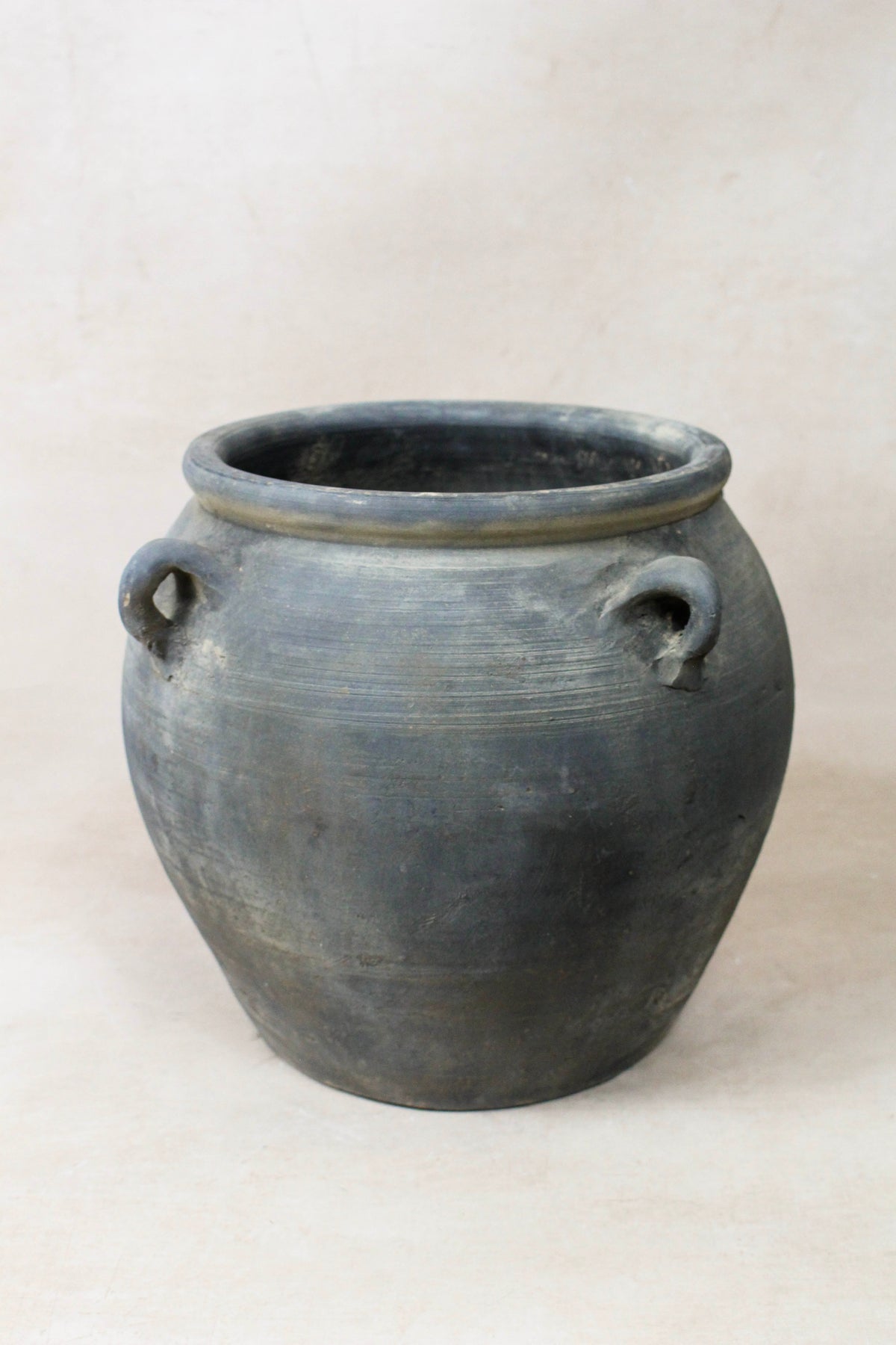 Vintage Dark pot with ears - E4.34