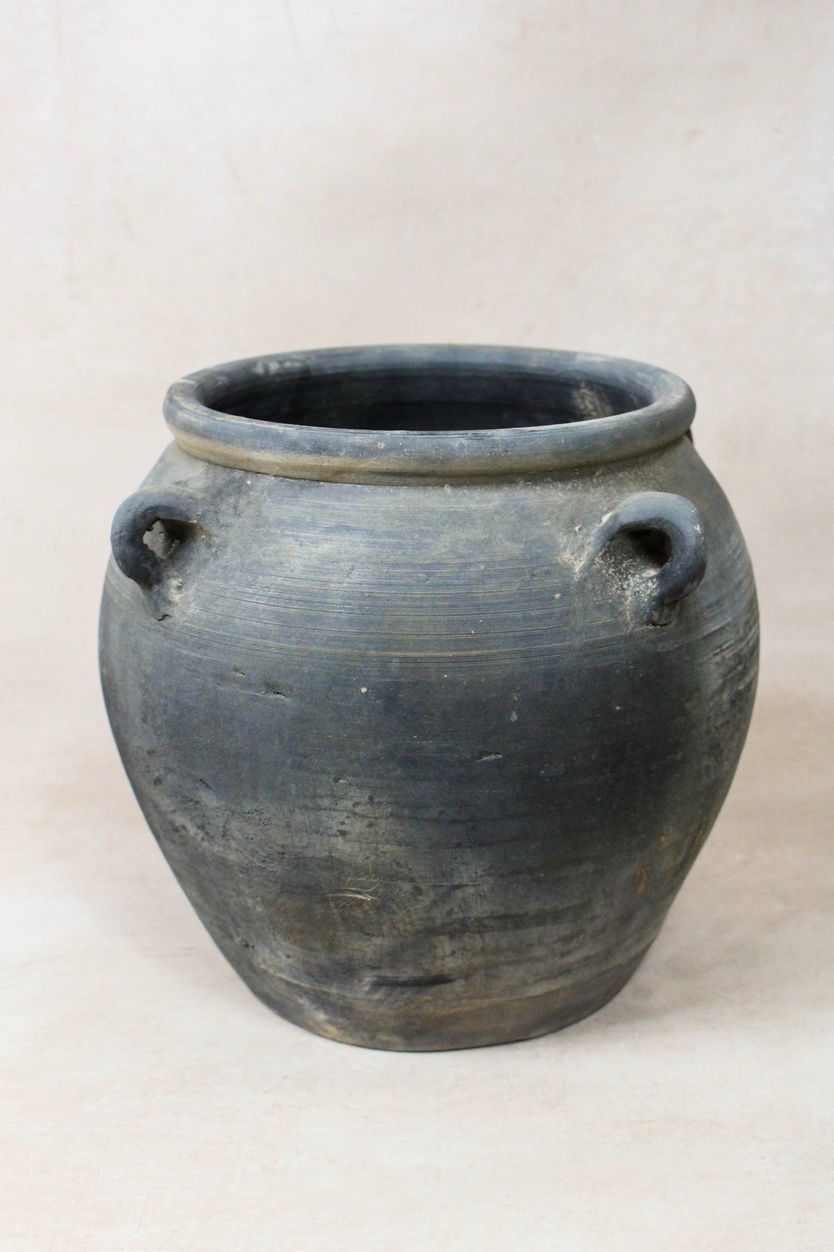 Vintage Dark pot with ears - E4.34