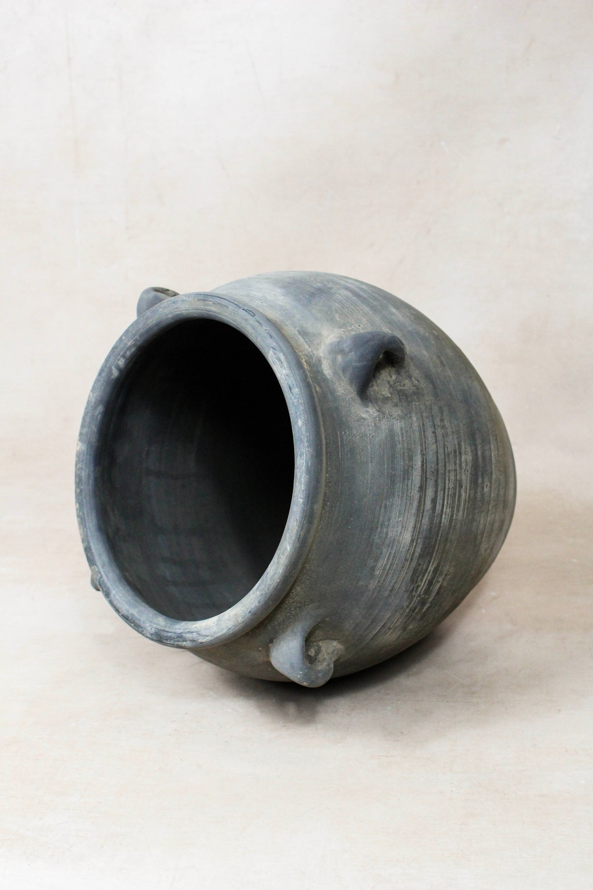Vintage Dark pot with ears - E4.34