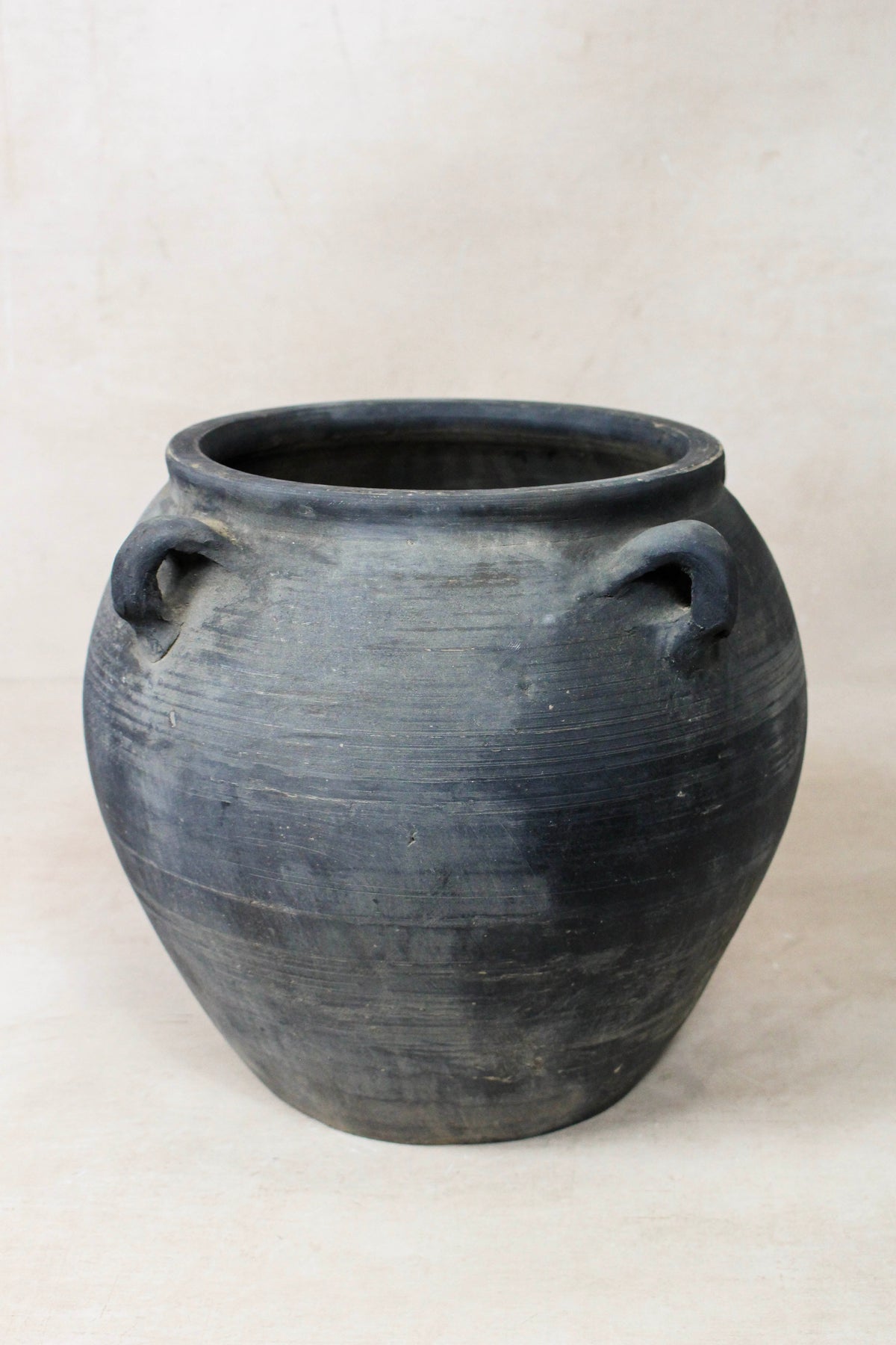 Vintage Dark pot with ears - E4.35