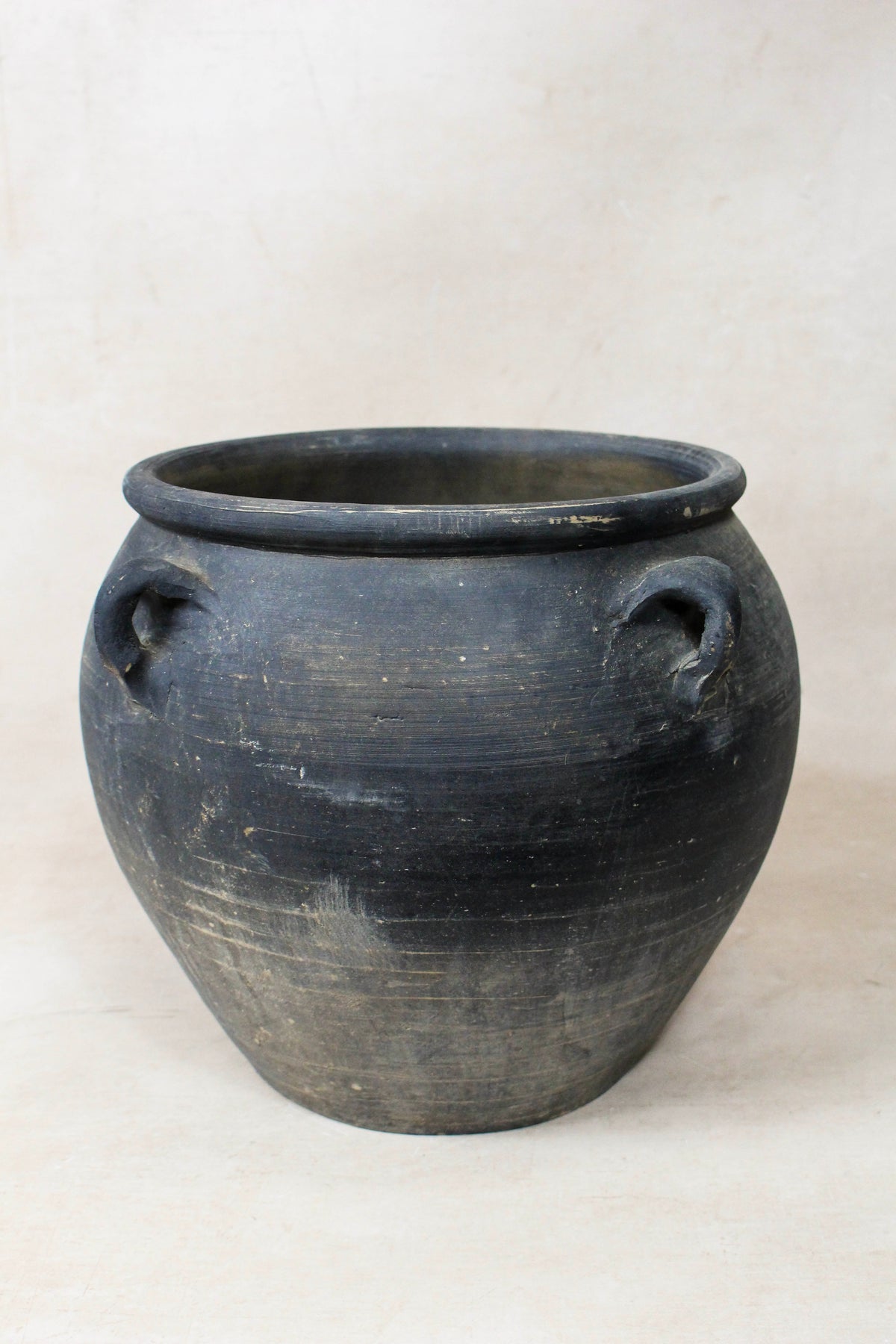 Vintage Dark pot with ears - E4.36