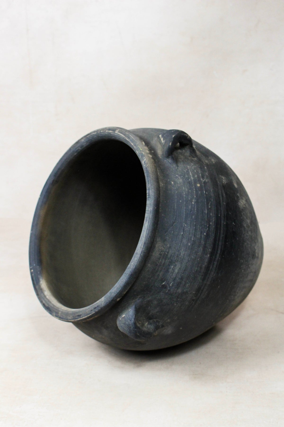 Vintage Dark pot with ears - E4.36