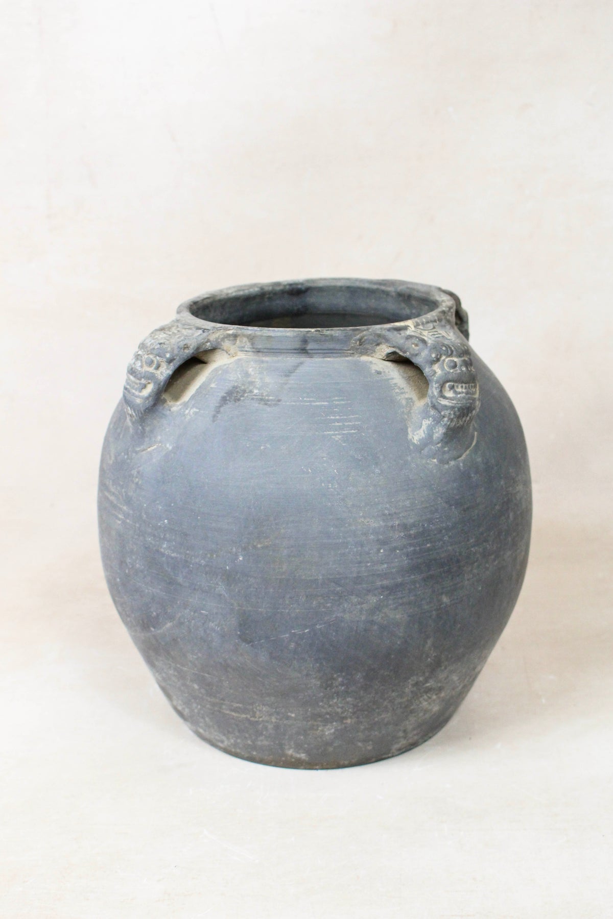 Vintage Lion Ears Dark Pot - DE.36