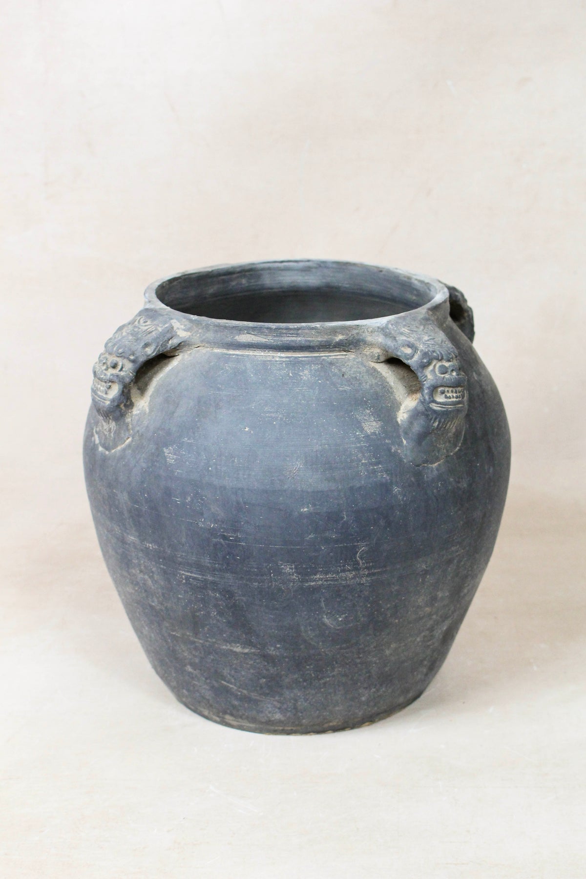 Vintage Lion Ears Dark Pot - DE.38