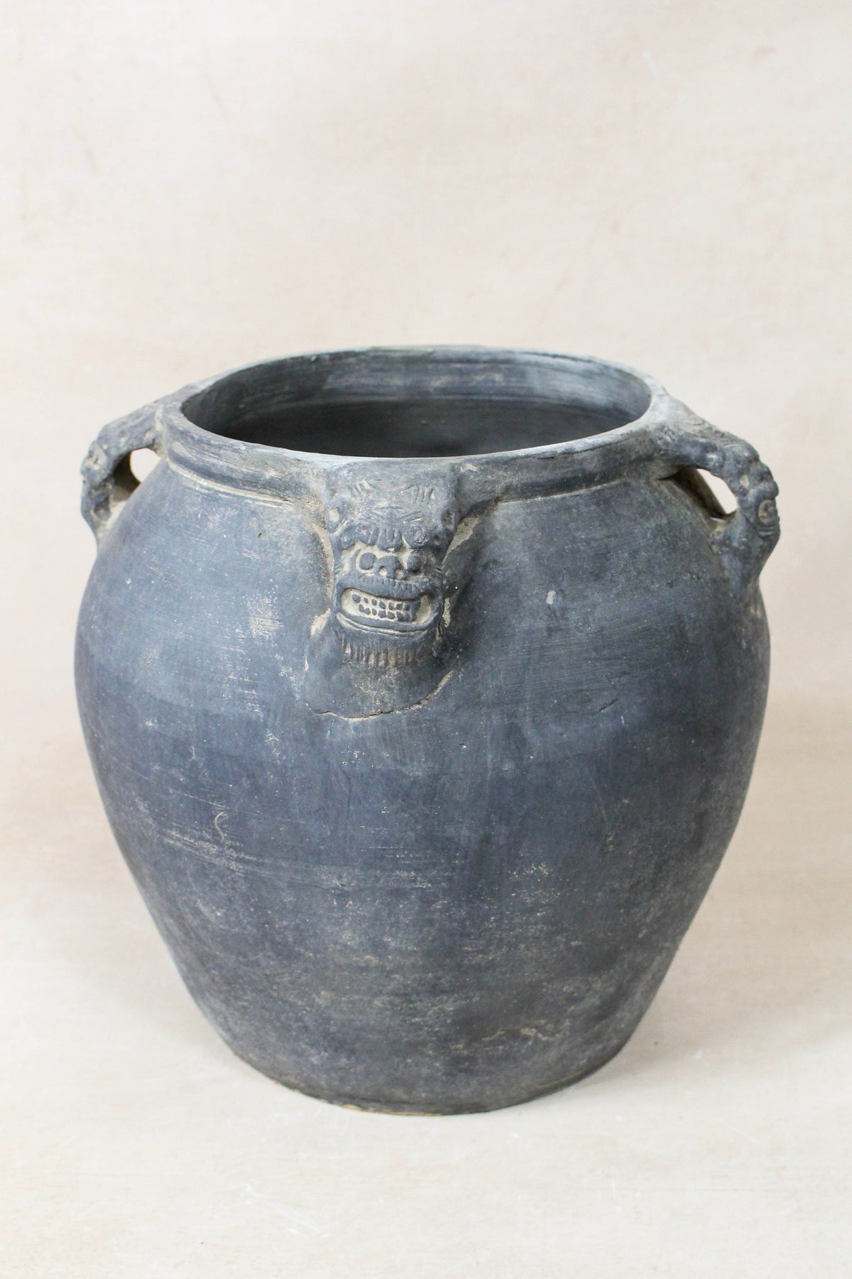 Vintage Lion Ears Dark Pot - DE.38