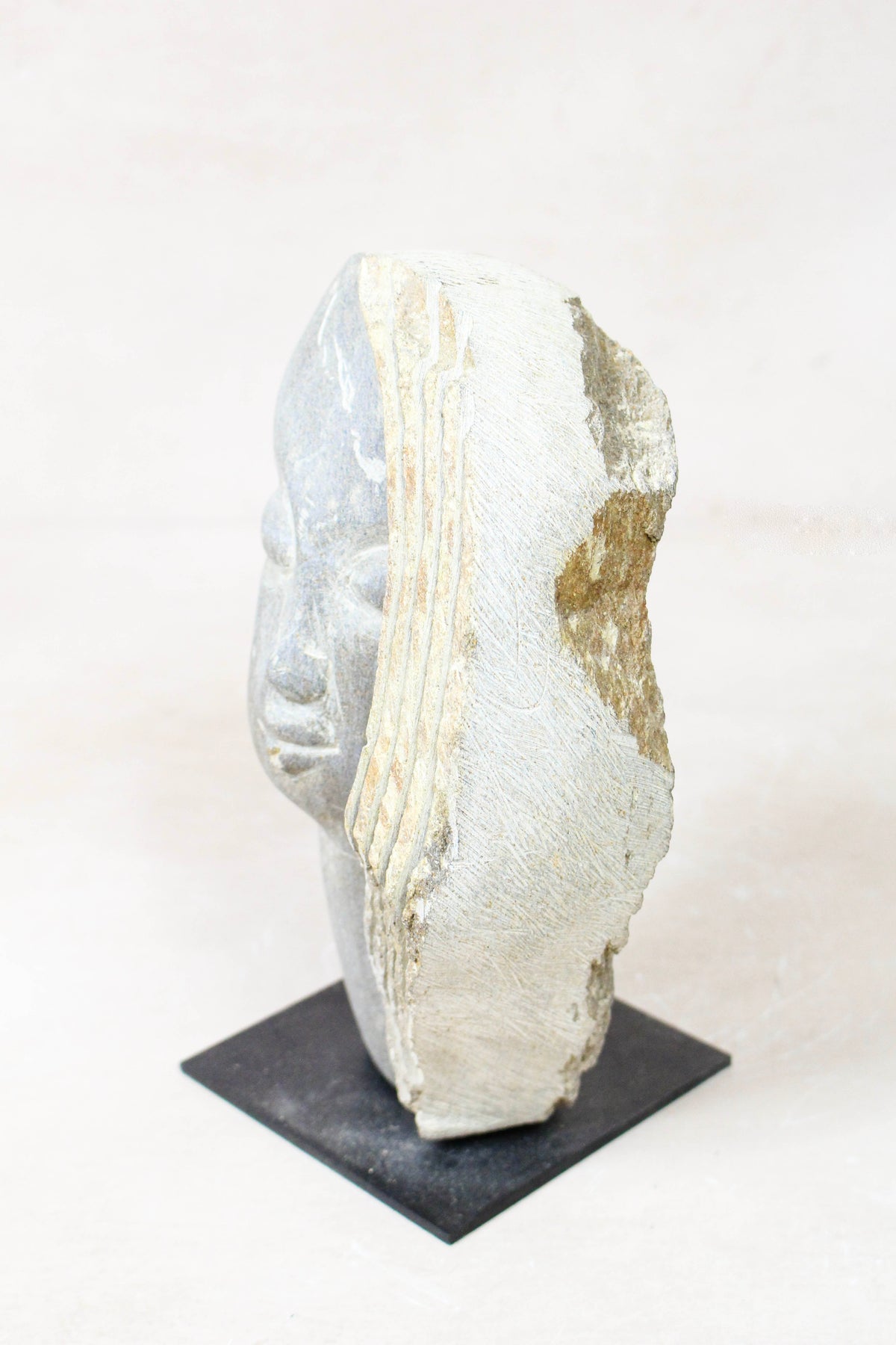 Stone head sculpture by Rizimu Chiwawa Zimbabwe 3003