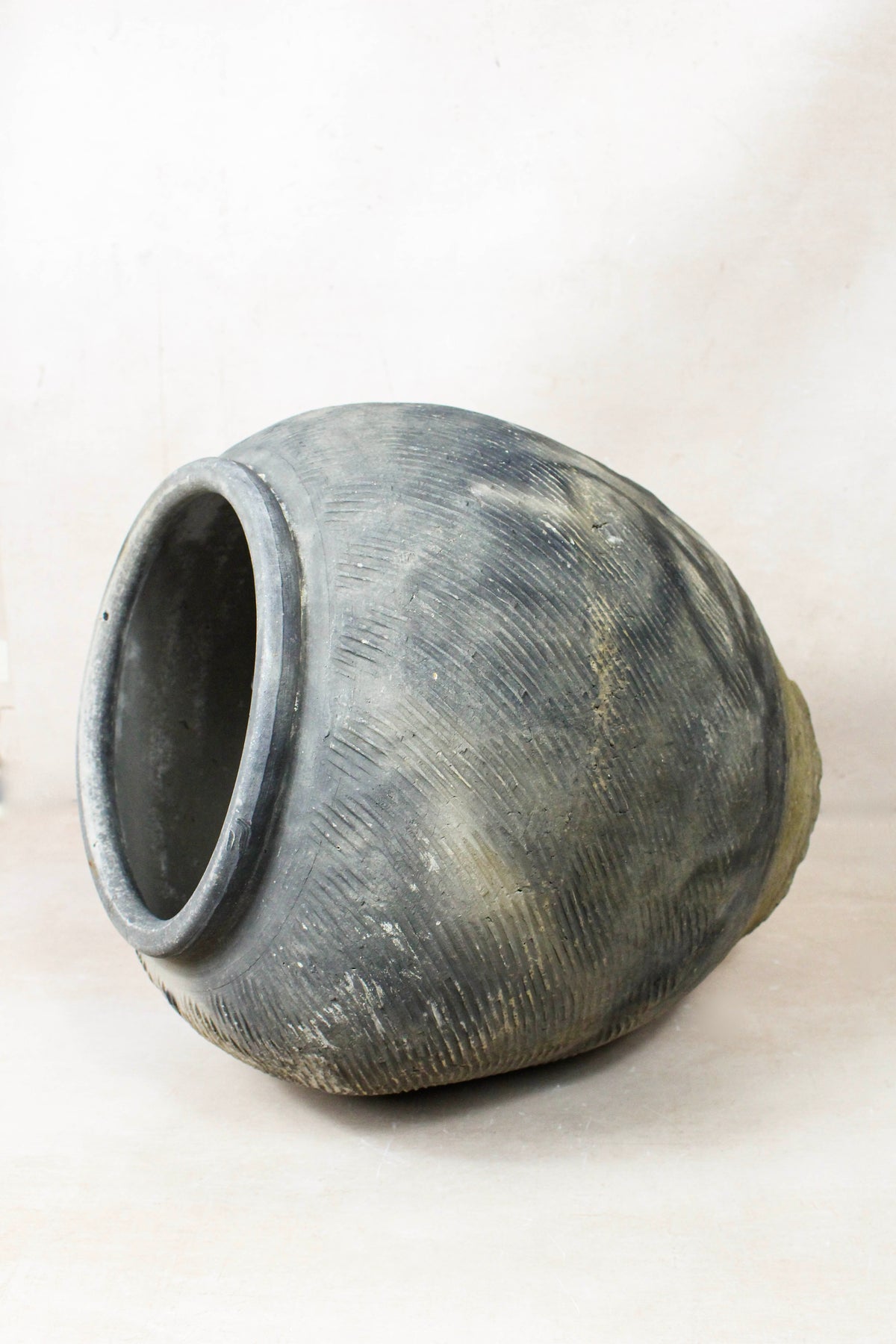 Vintage Textured Grey Pot - VT15