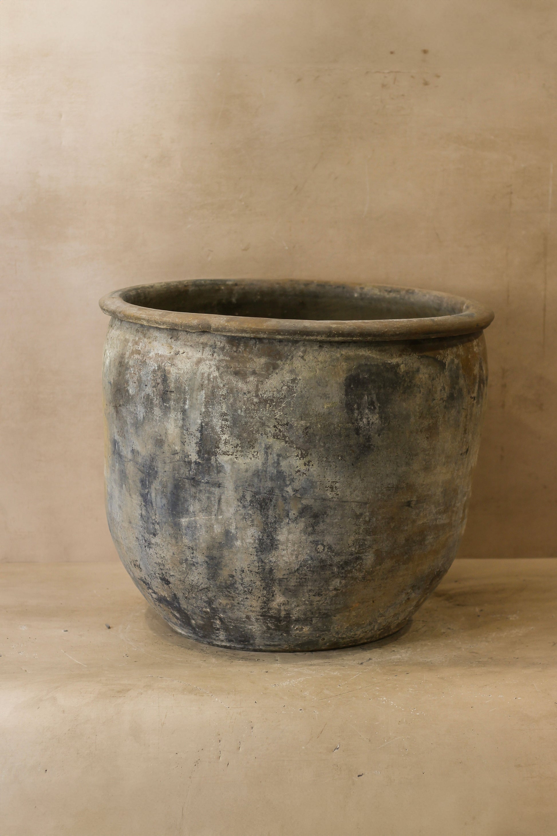 Big Old Grey Asian Pots - L008