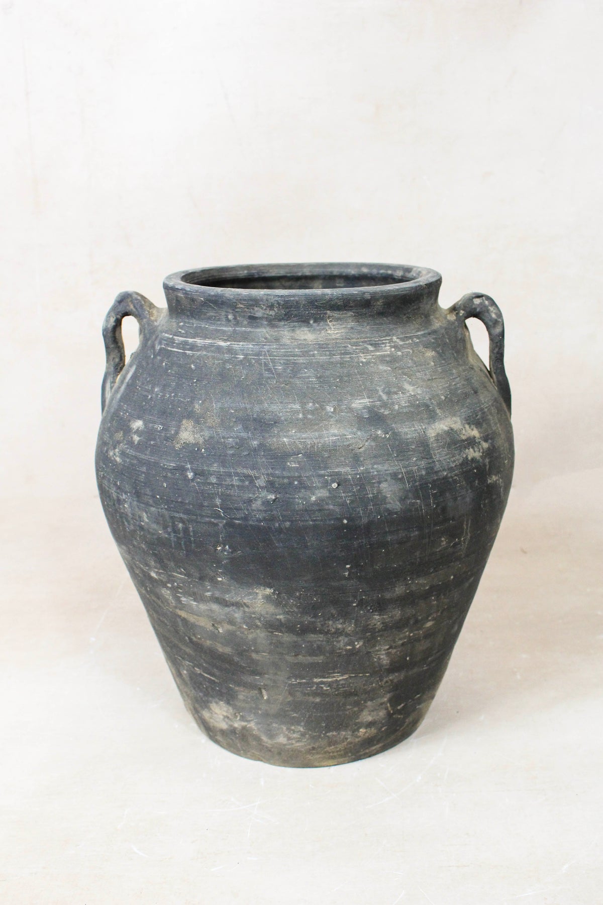 Vintage Dark pot with ears - E2.1