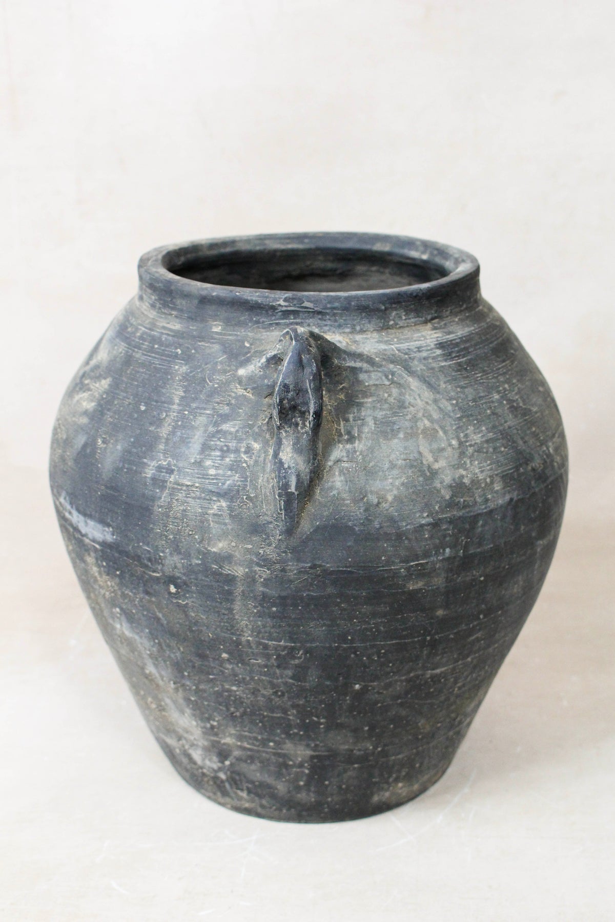 Vintage Dark pot with ears - E2.7