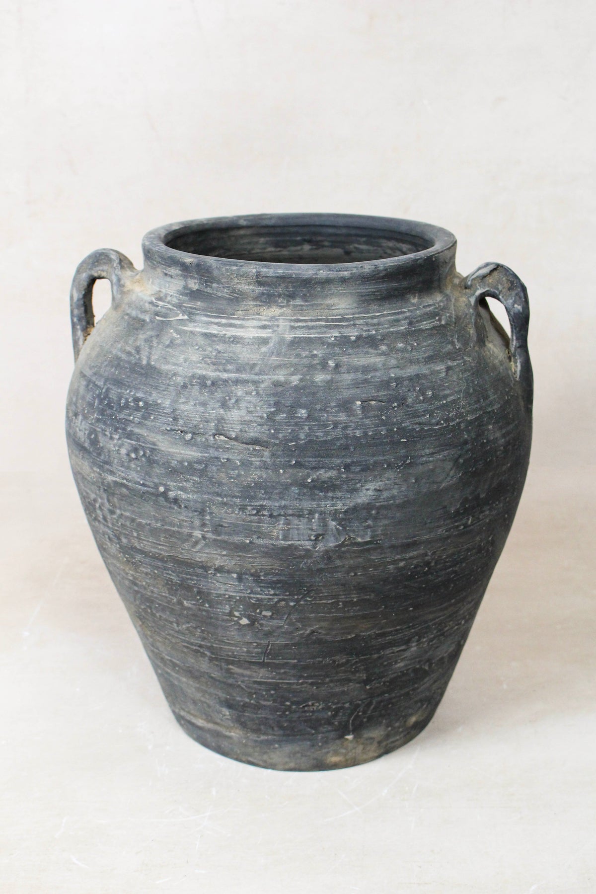 Vintage Dark pot with ears - E2.8