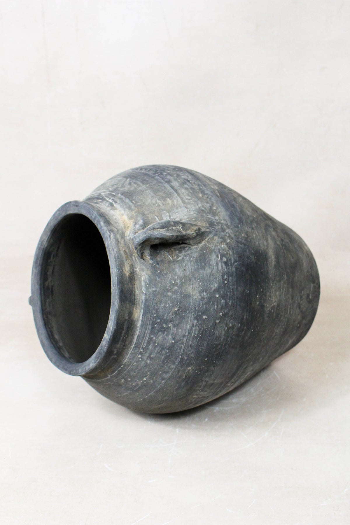 Vintage Dark pot with ears - E2.8