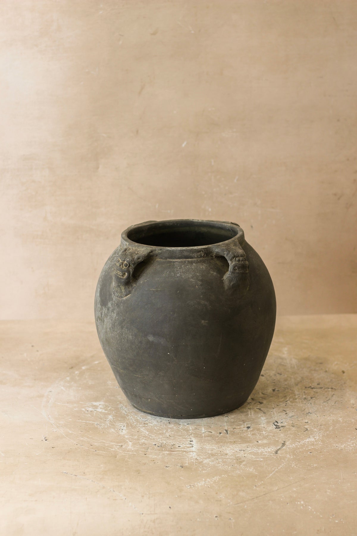 Vintage Lion Ears Dark Pot - De4.8