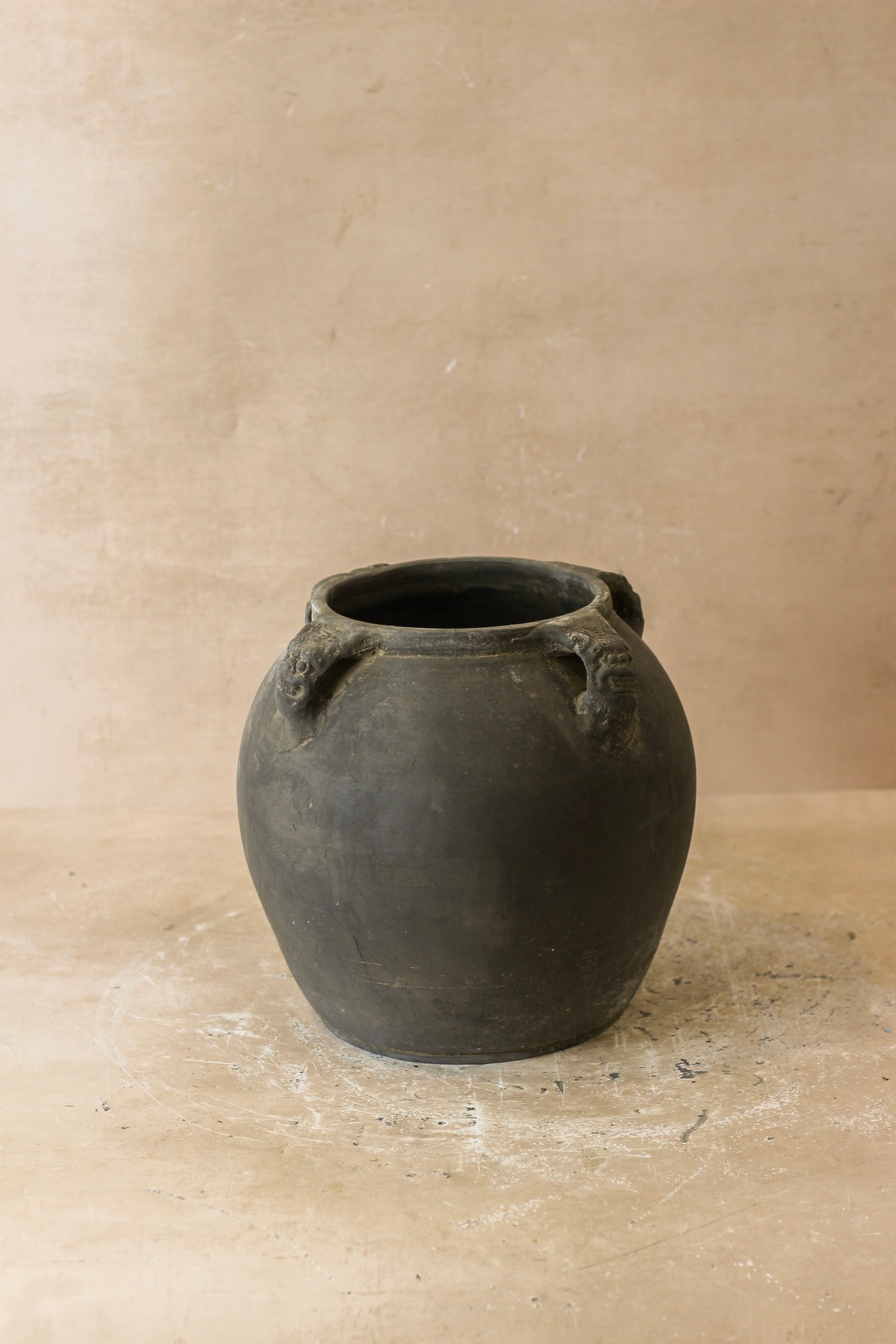 Vintage Lion Ears Dark Pot - De4.8