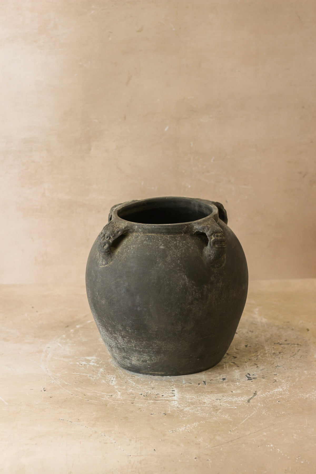 Vintage Lion Ears Dark Pot - De4.8