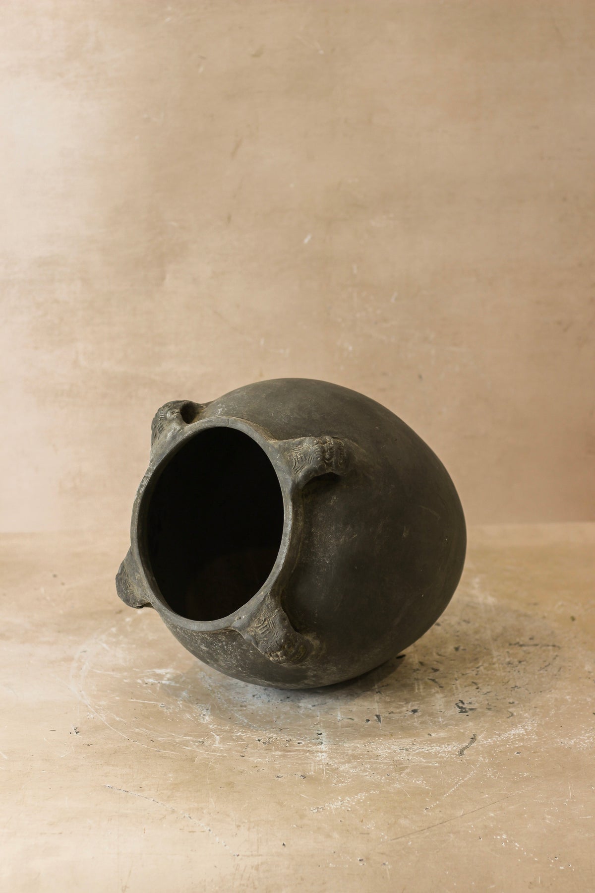 Vintage Lion Ears Dark Pot - De4.8