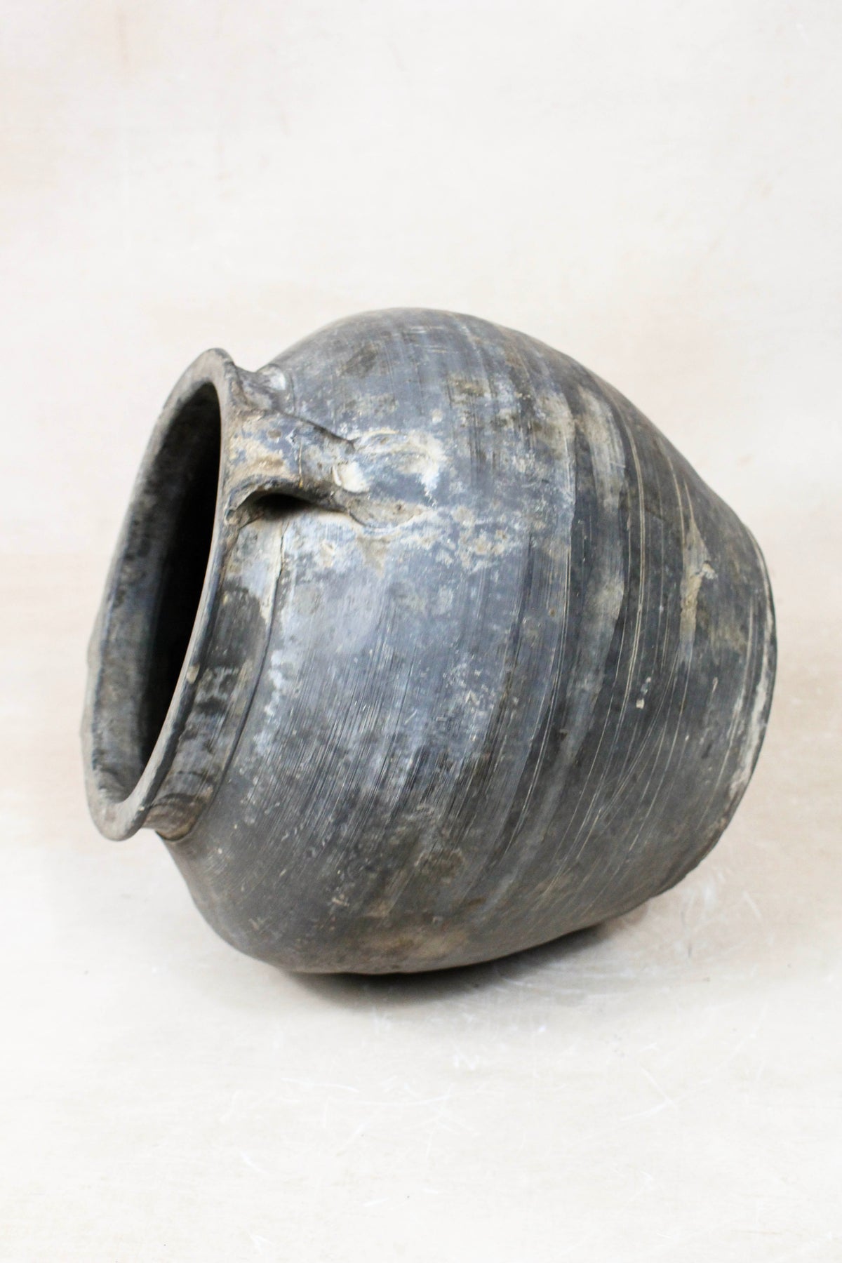 Vintage Dark pot with ears - E2.10