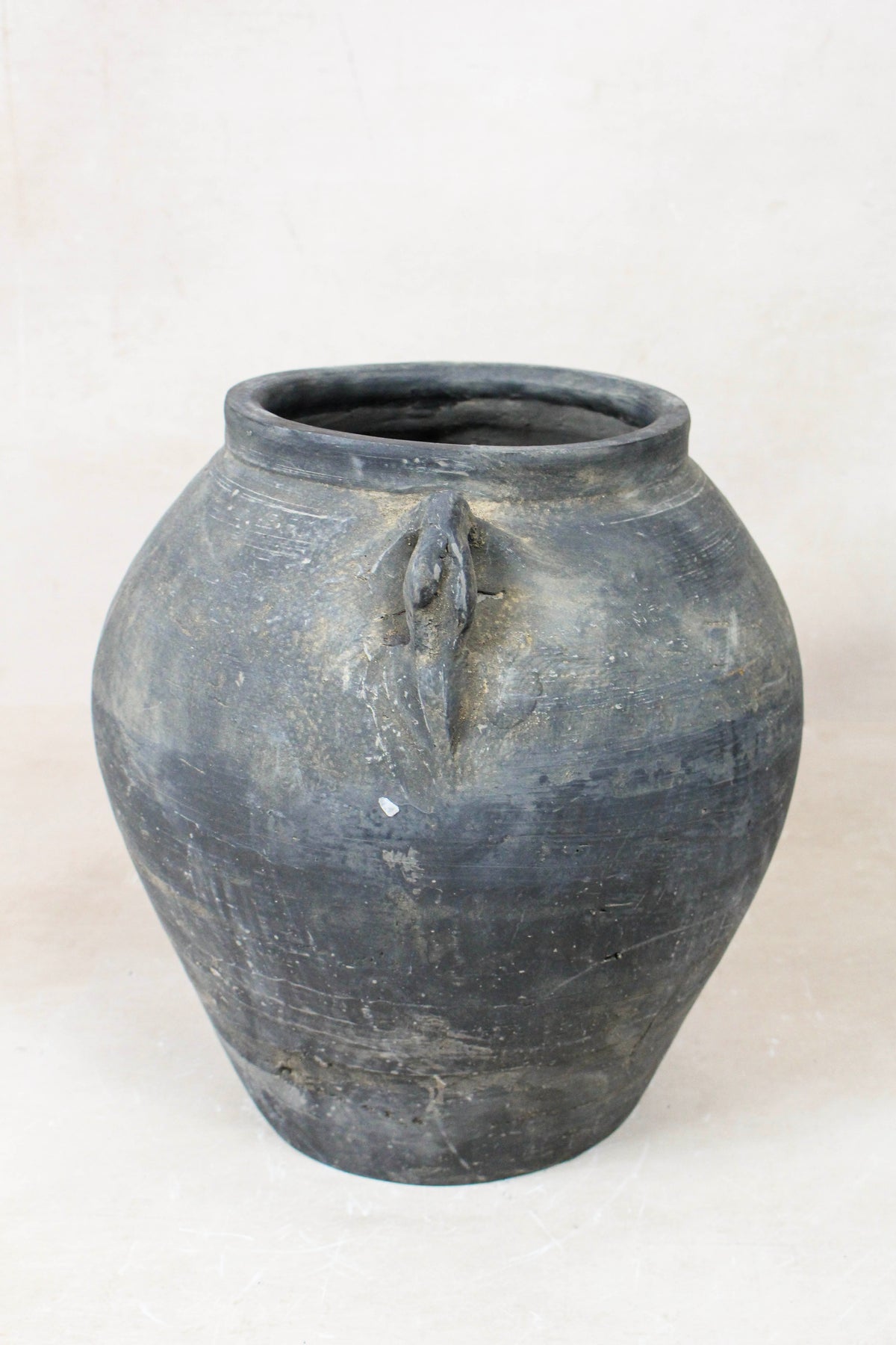 Vintage Dark pot with ears - E2.12