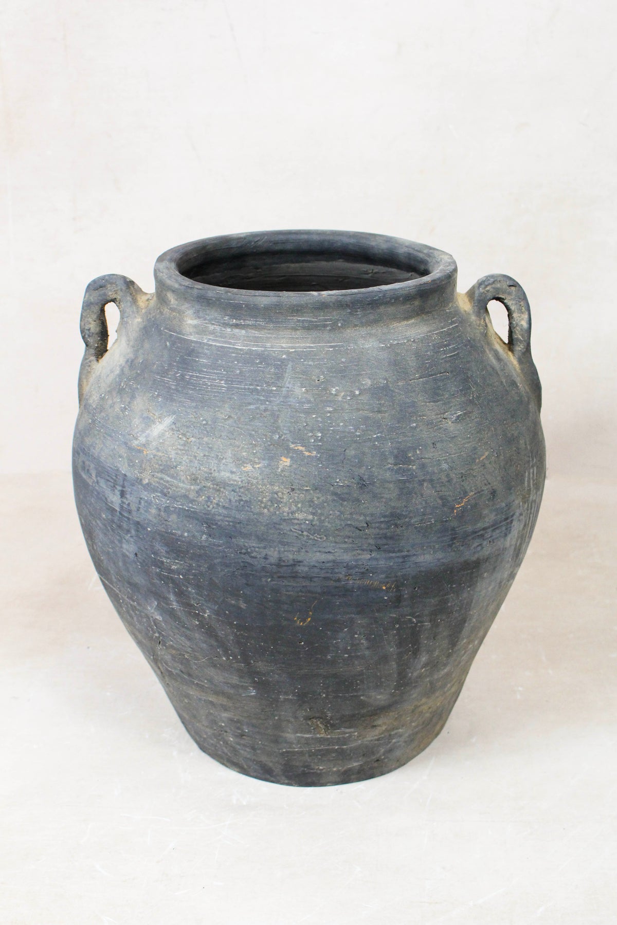 Vintage Dark pot with ears - E2.12