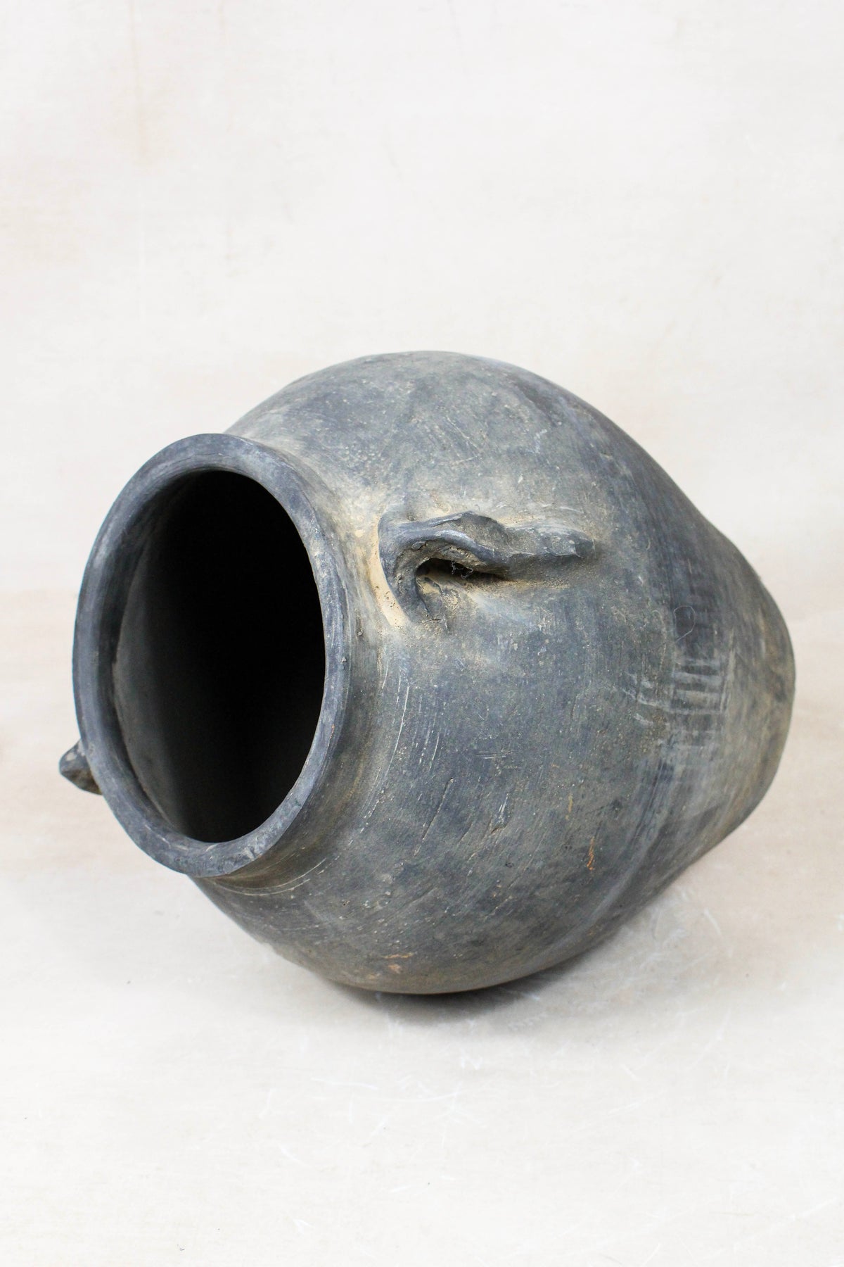 Vintage Dark pot with ears - E2.12