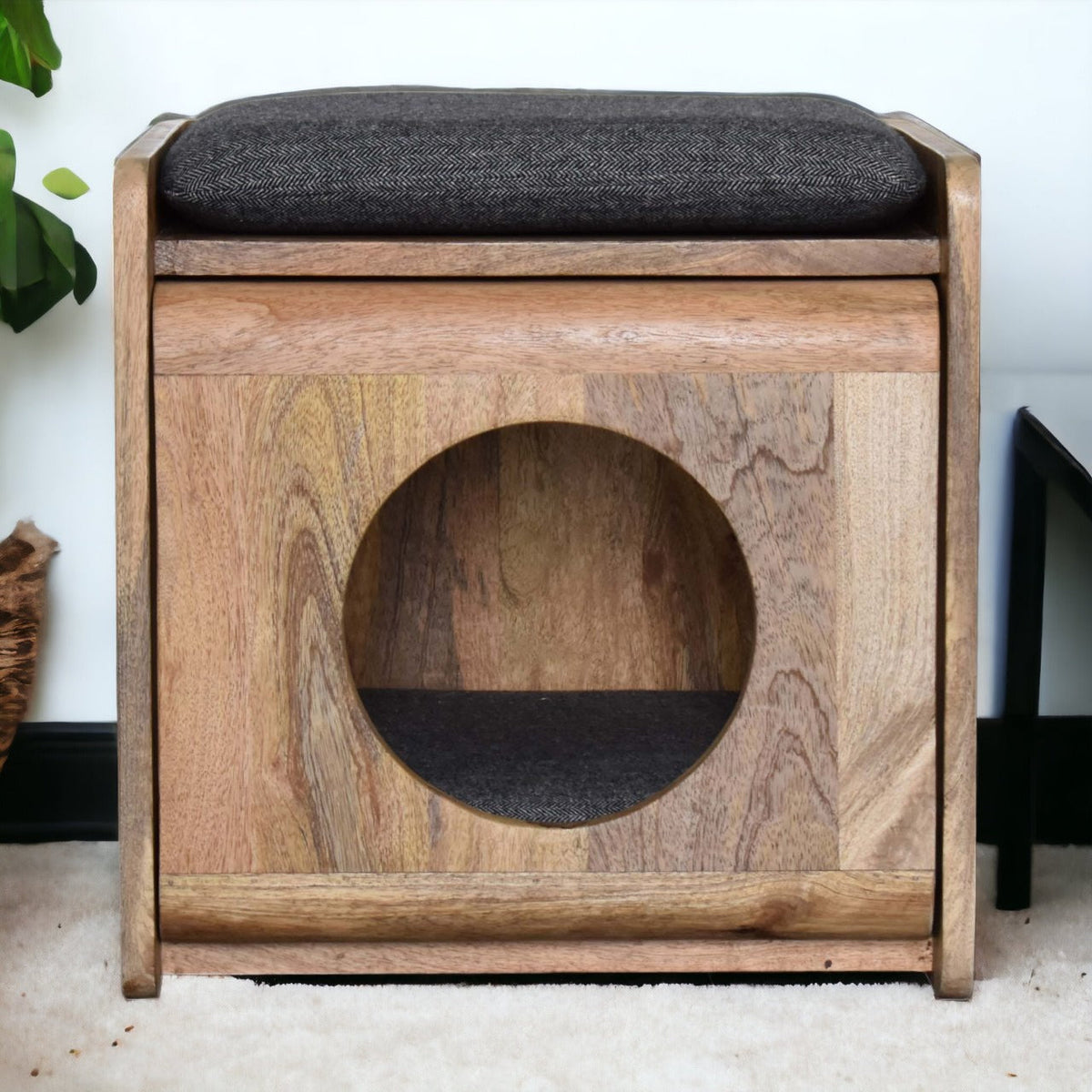 Round Cut-out Pet Bed with Seat Pad