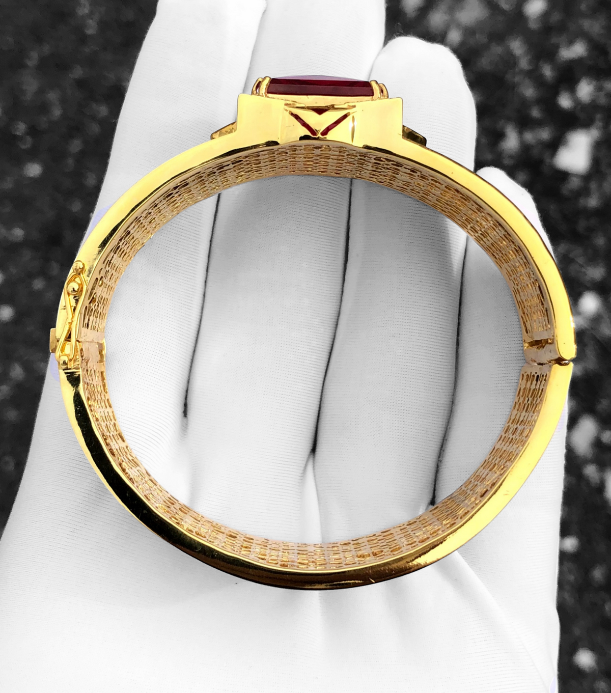 Jaan Aalam Bangle