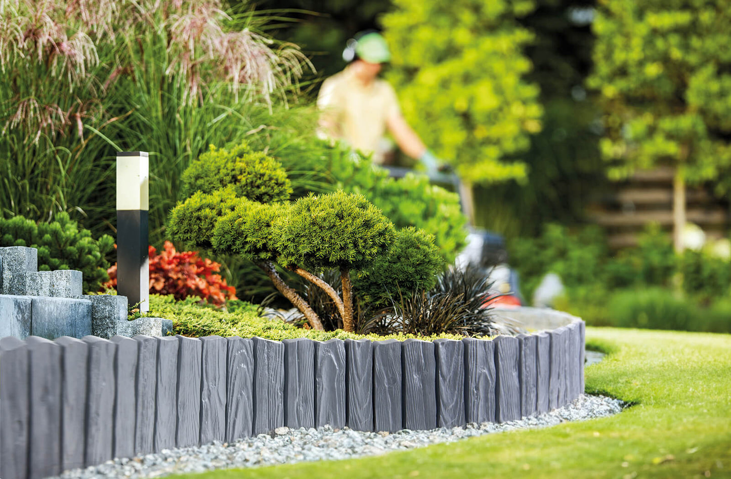 Lawn Edging, Plastic Palisade Wood Effect, 2.32m, Brown for Home and Garden Use