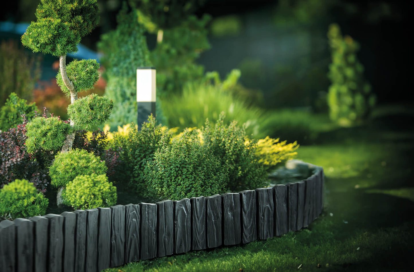 Lawn Edging, Plastic Palisade Wood Effect, 2.32m, Black for Home and Garden Use