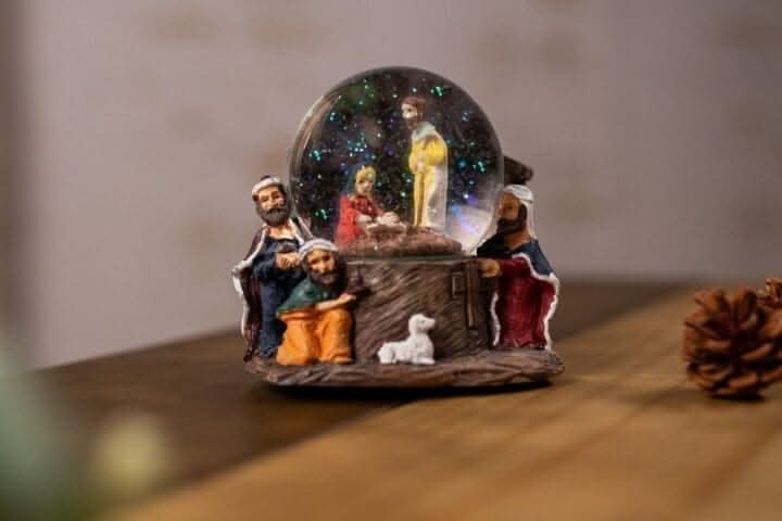 Christmas Nativity Scene Snow Globe Resin Festive Decoration