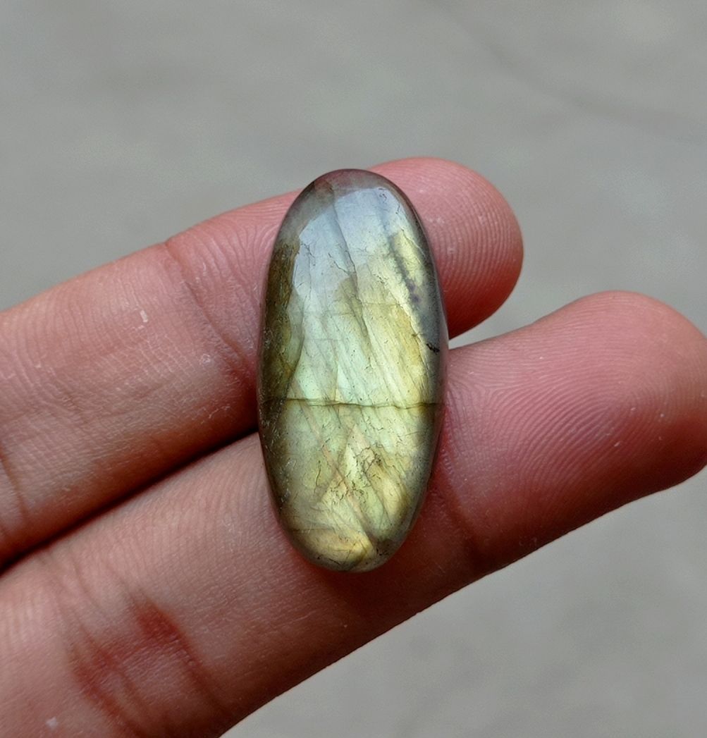 28.7ct Labradorite Cabochon - Spectrolite- Black Moon Stone - 33x15mm