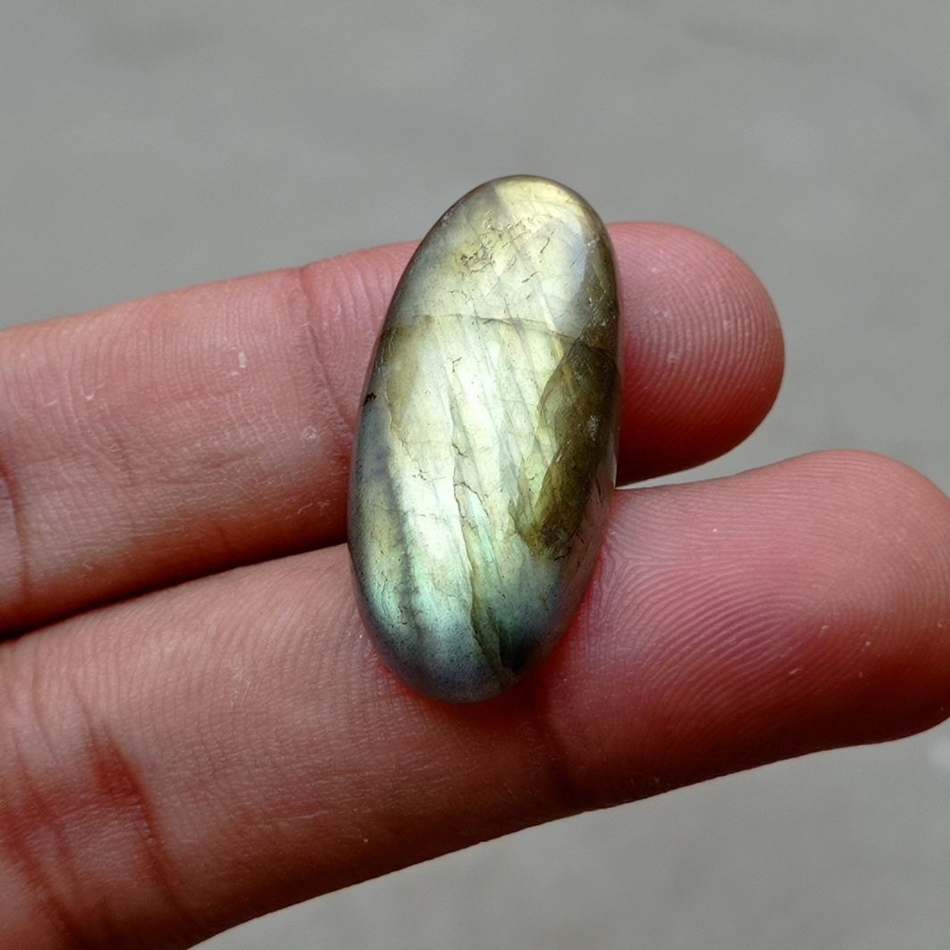 28.7ct Labradorite Cabochon - Spectrolite- Black Moon Stone - 33x15mm